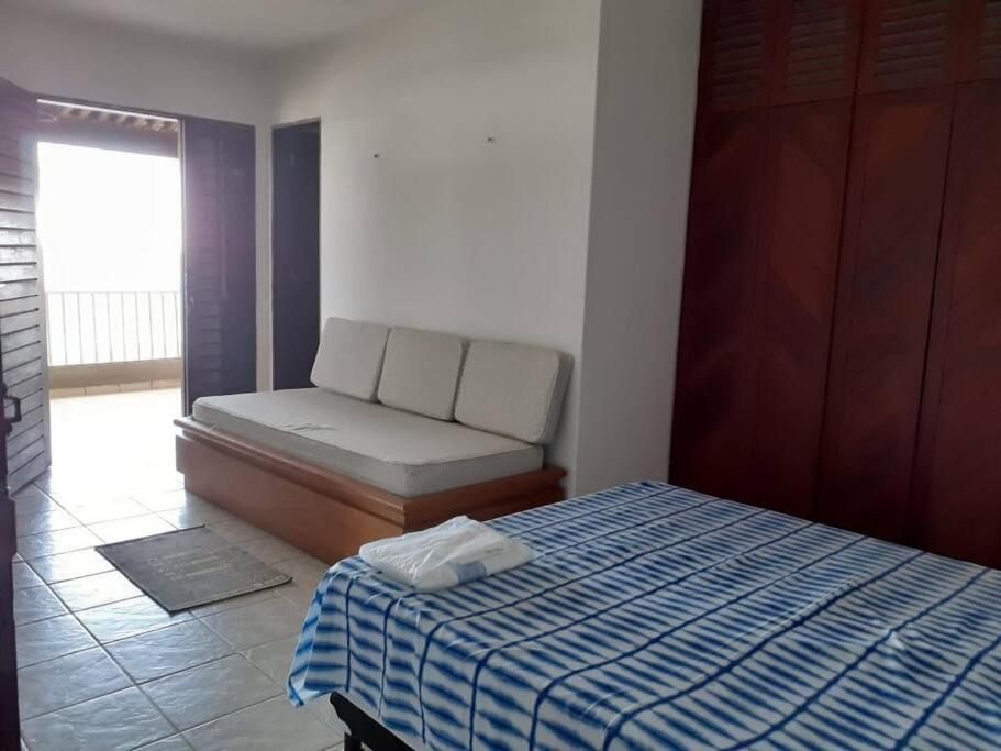 Six-Bedroom House photo 1