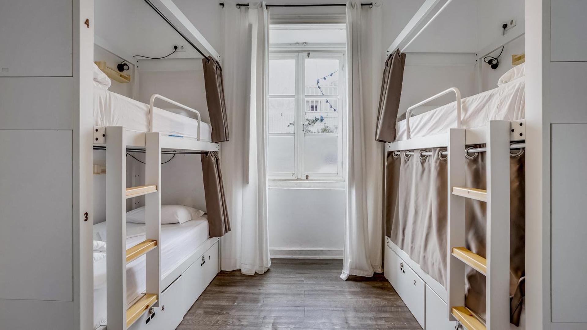 Bed in 6-Bed Female Dormitory Room photo 1