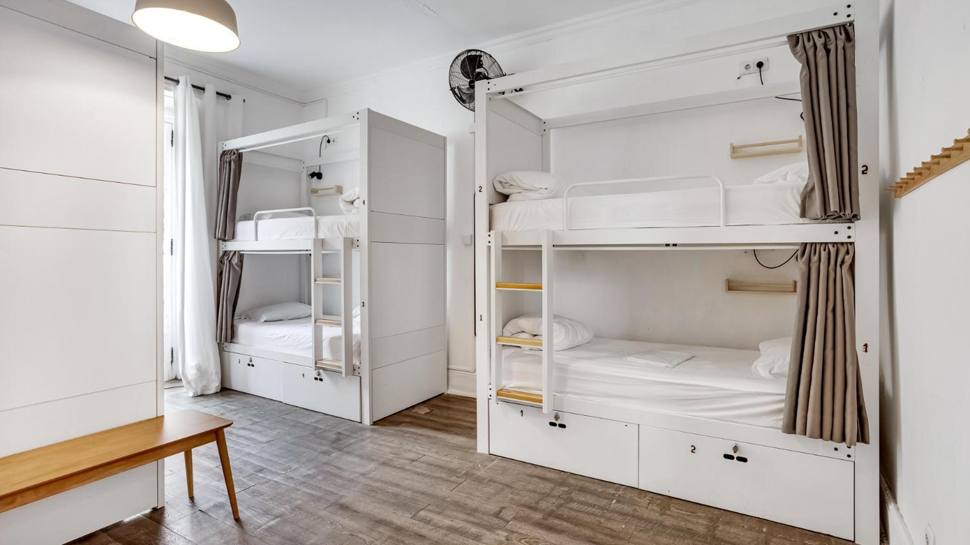 Bed in 6-Bed Mixed Dormitory Room photo 1