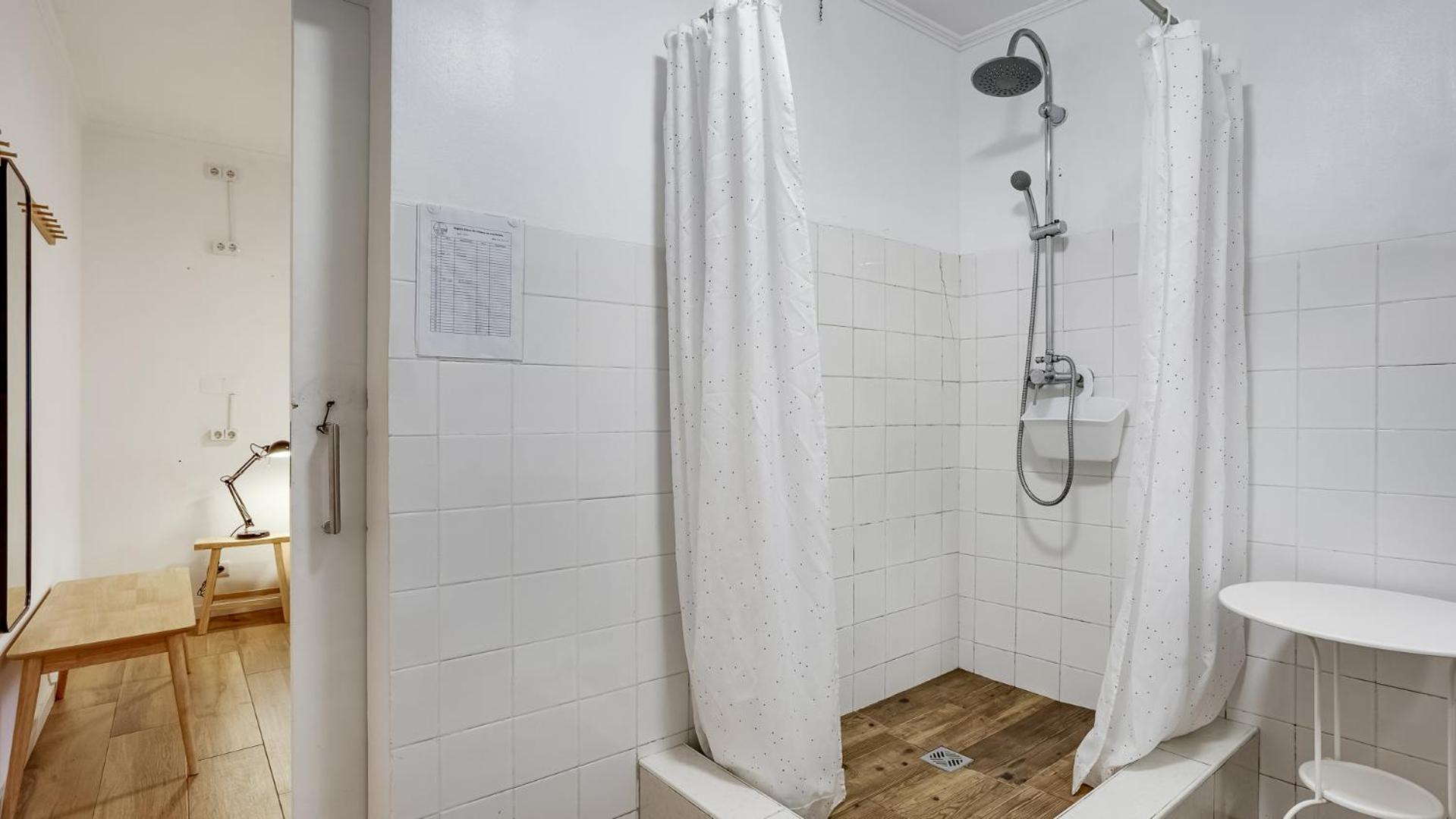 Single Room with Private Bathroom photo 2
