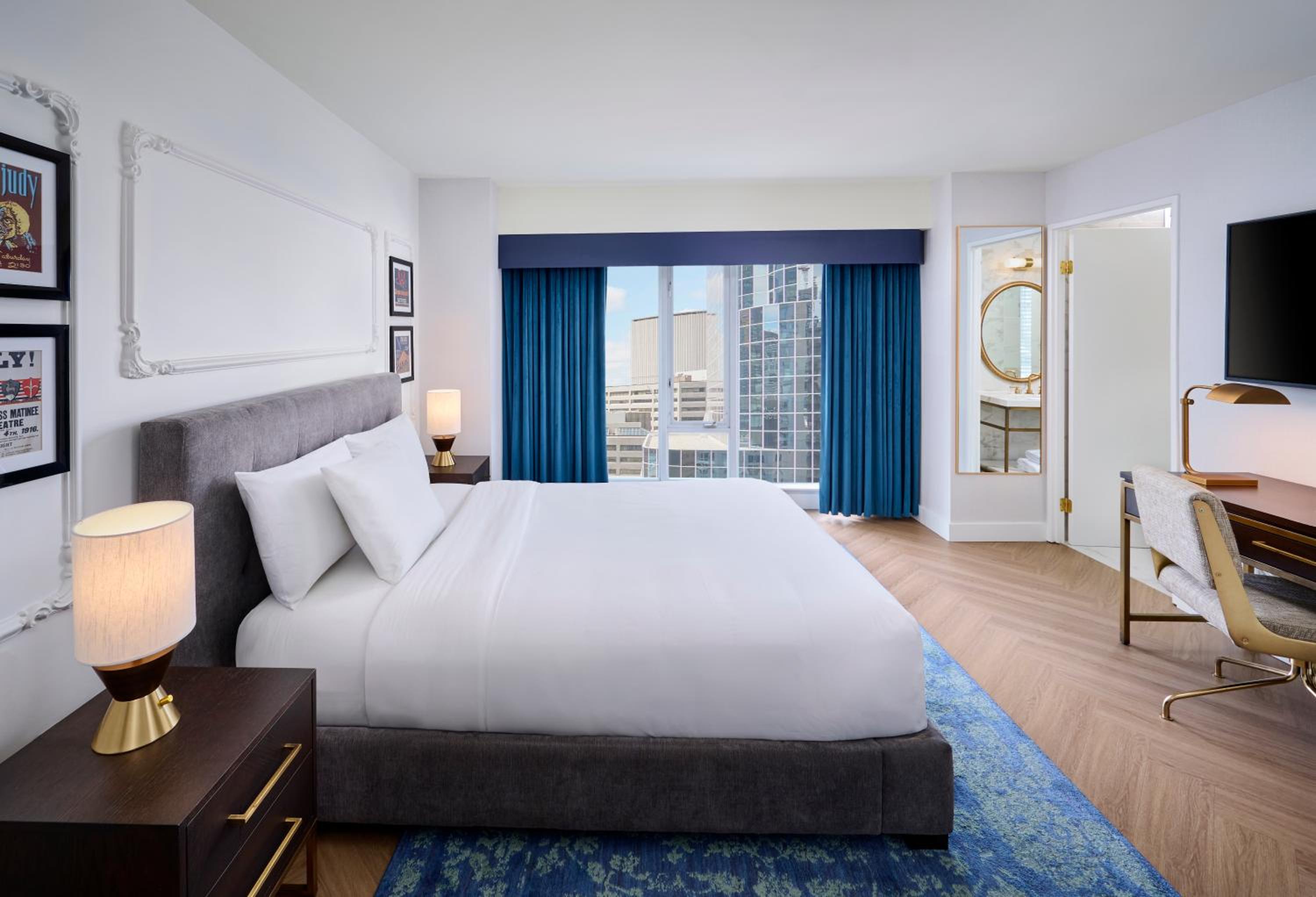 City Queen Room - Photo 2