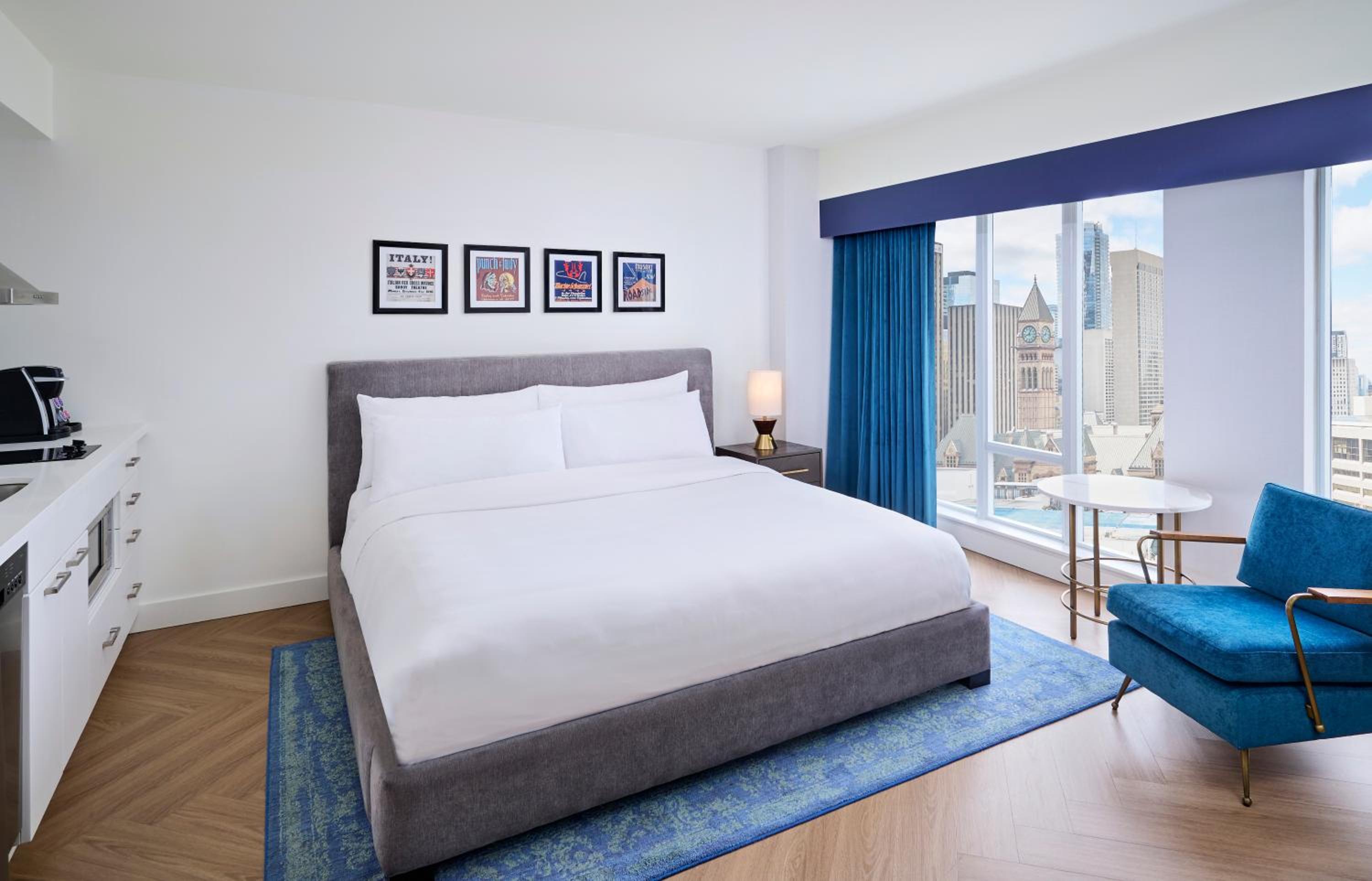Deluxe City King Room - Photo 3