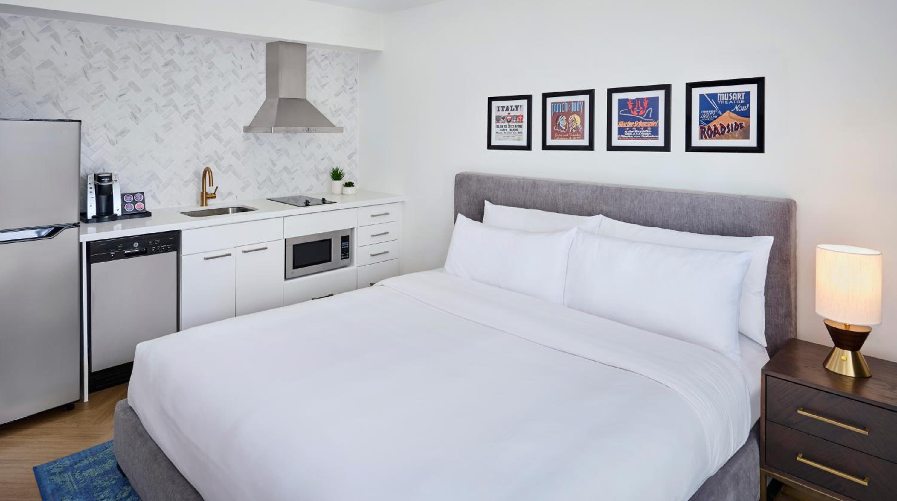 Deluxe City King Room - Photo 1