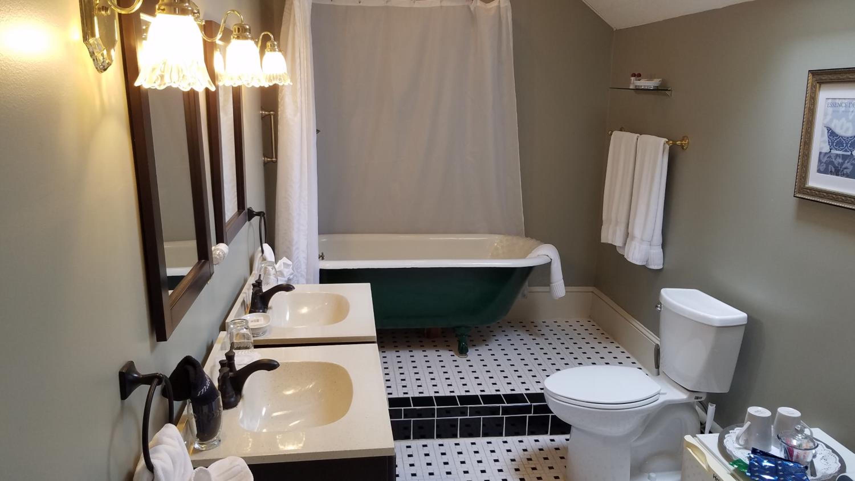 Deluxe Queen Room photo 3