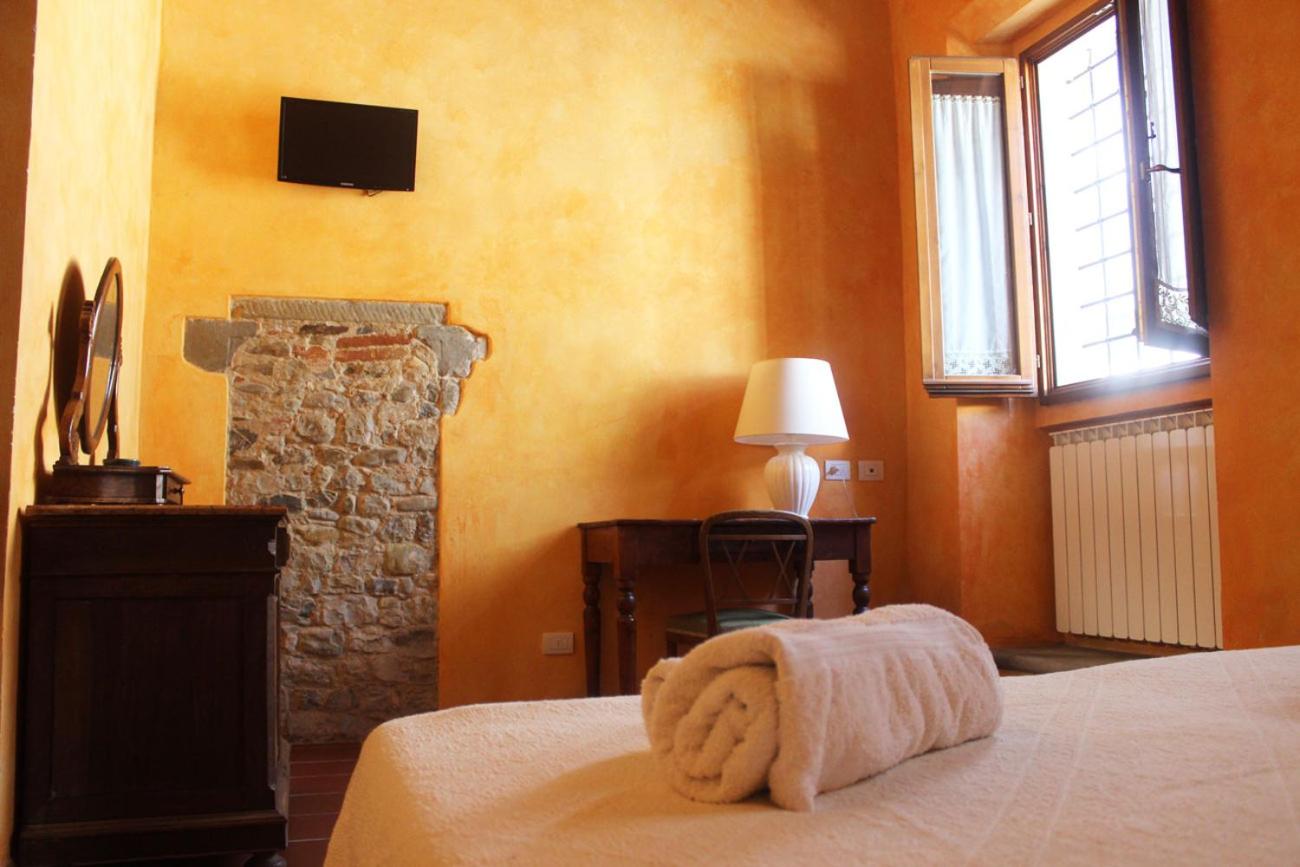 Double or Twin Room with Private Bathroom photo 3