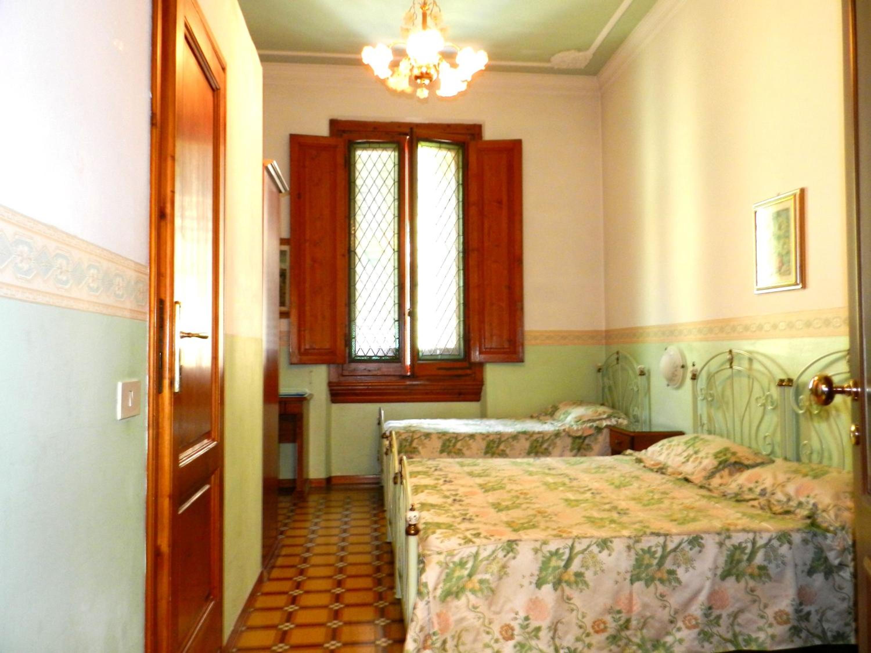 Triple Room thumbnail 6