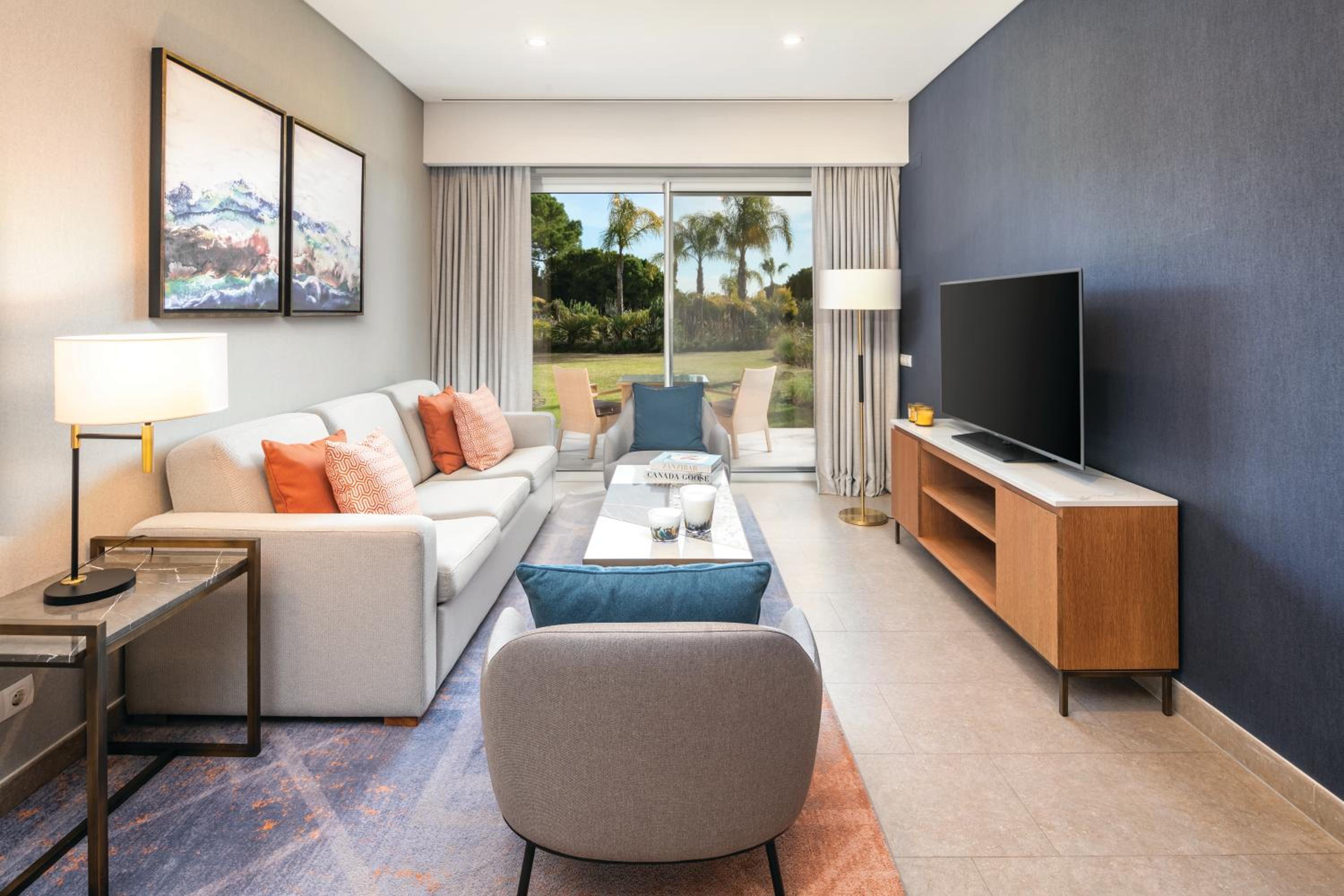 One Bedroom Sunset Suite - Photo 1