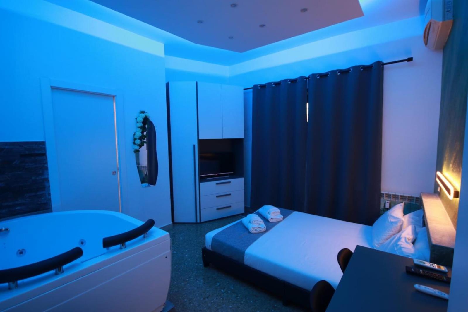 Suite with Spa Bath photo 1