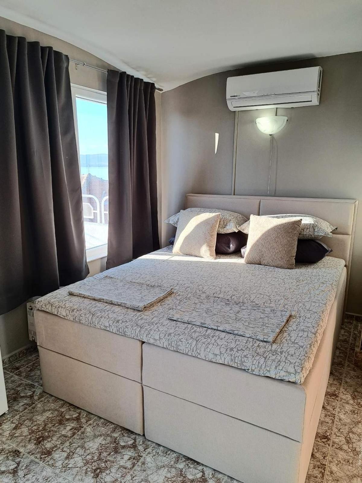 Deluxe Double Room with Balcony and Sea View photo 3
