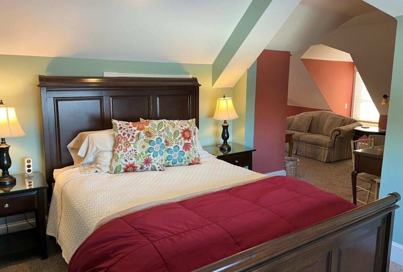 Queen Suite - Photo 1