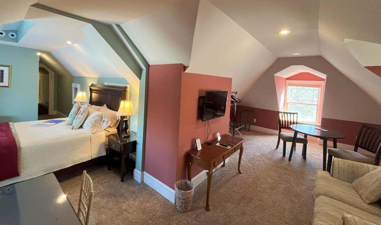 Queen Suite - Photo 3