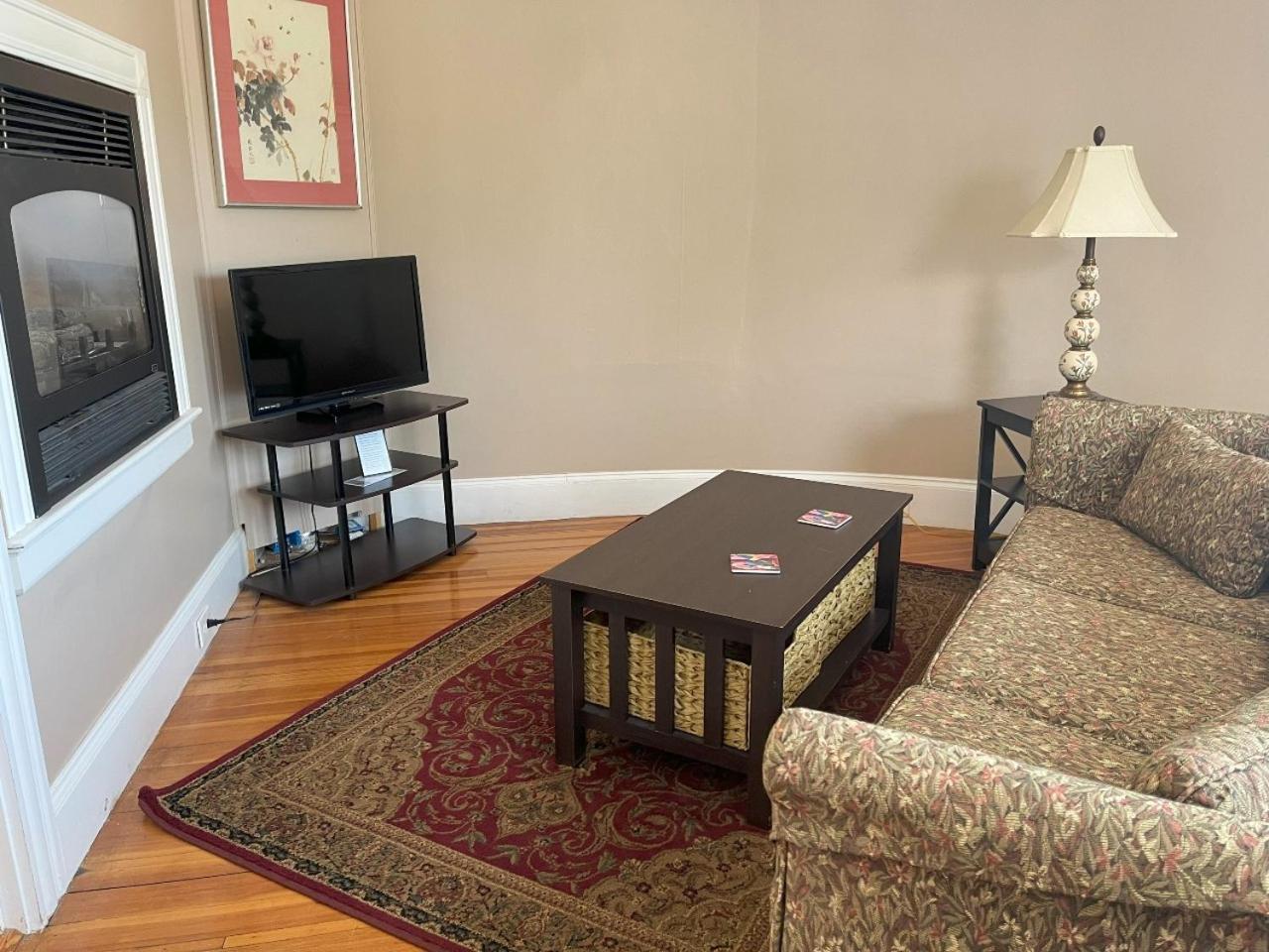 King Suite with Balcony - Photo 3