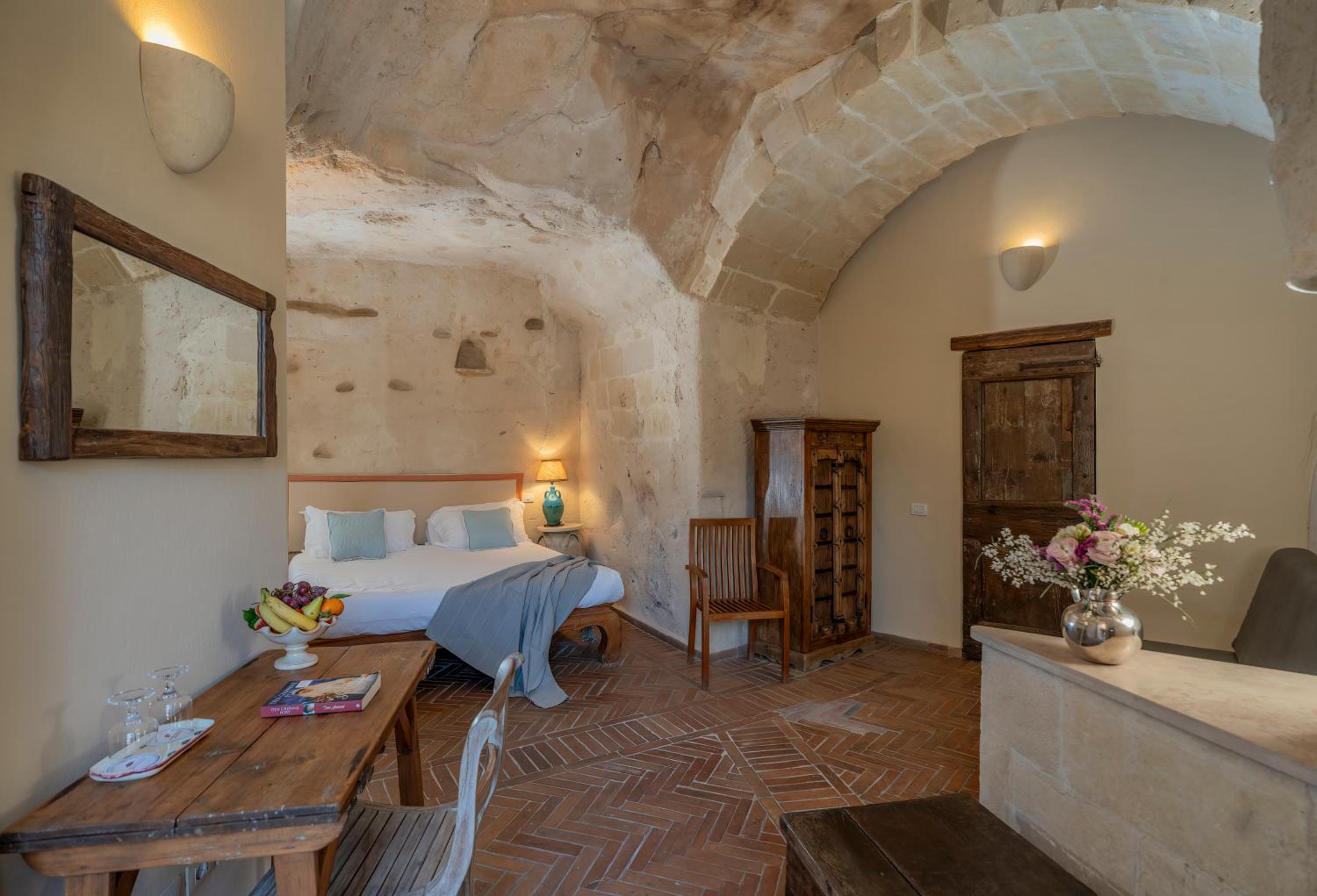 Superior Double or Twin Room with City View - Photo 6