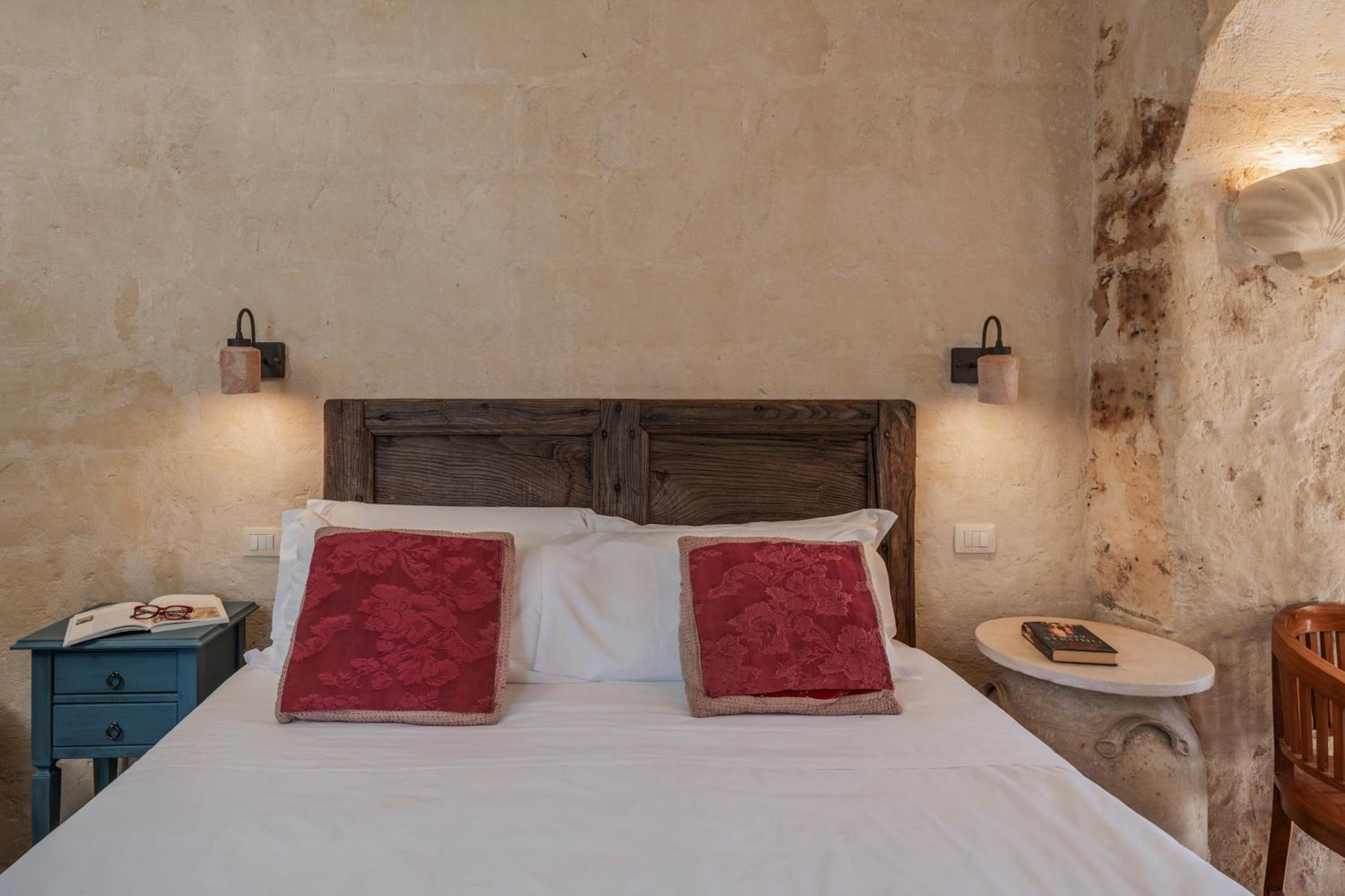 Standard Double or Twin Room with City View - Photo 9