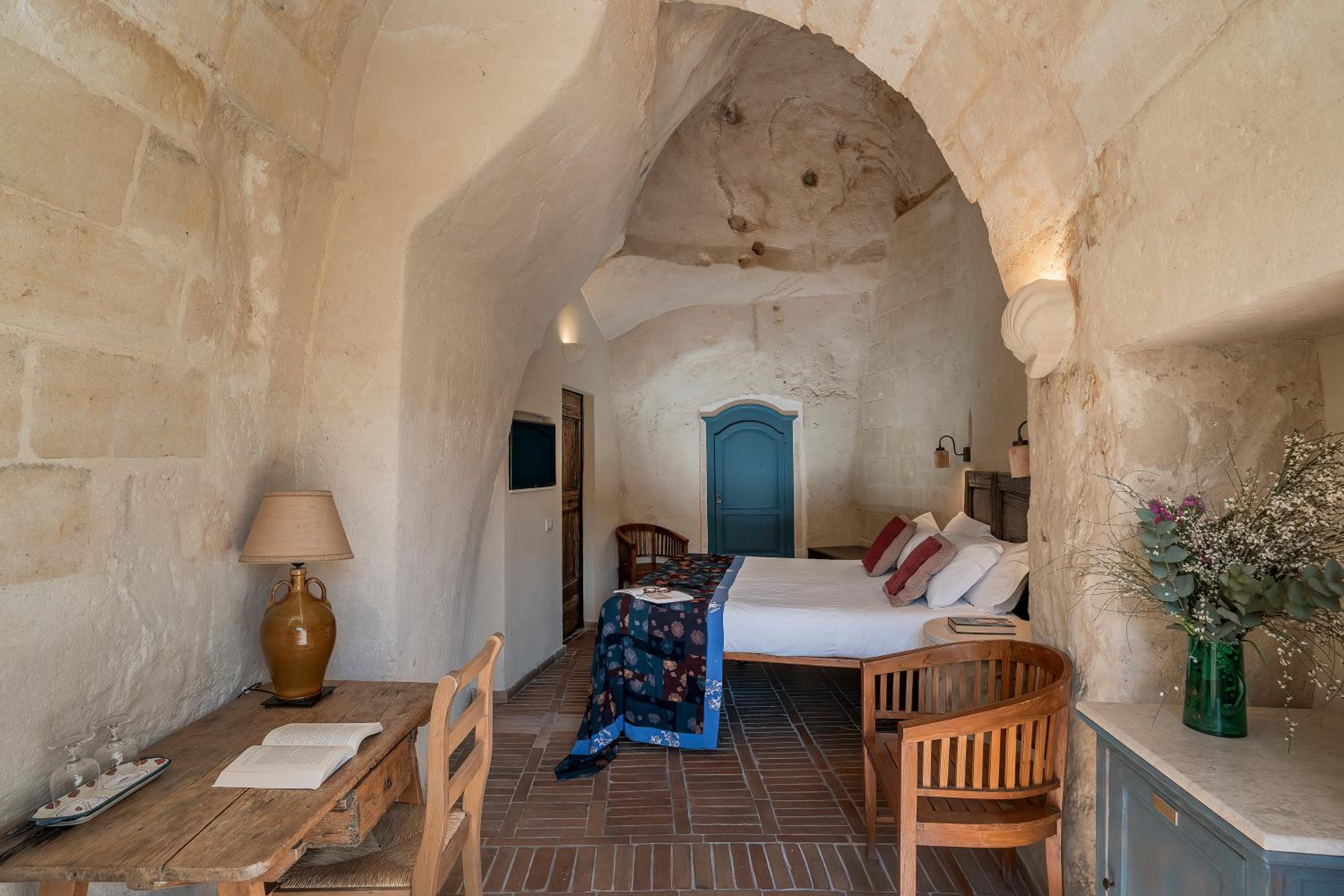Standard Double or Twin Room with City View - Photo 1