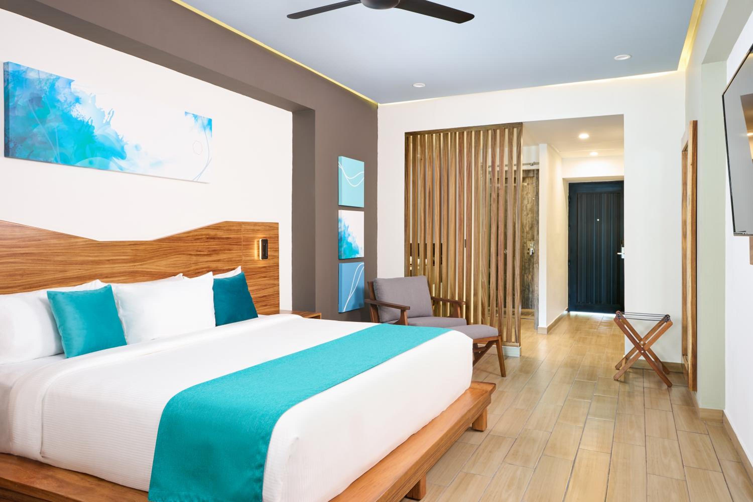 Deluxe King Room - Photo 1