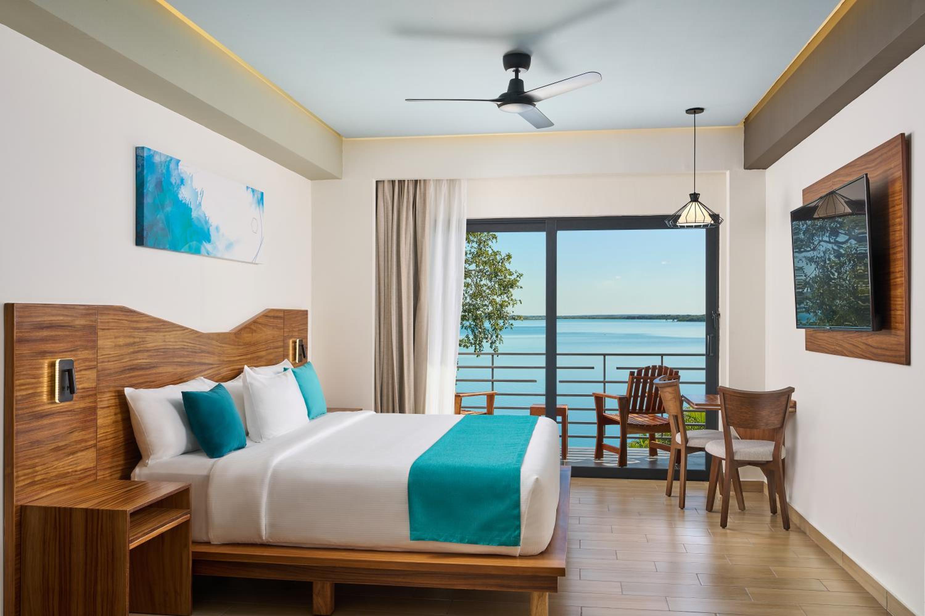 King Room with Lake View - Photo 4