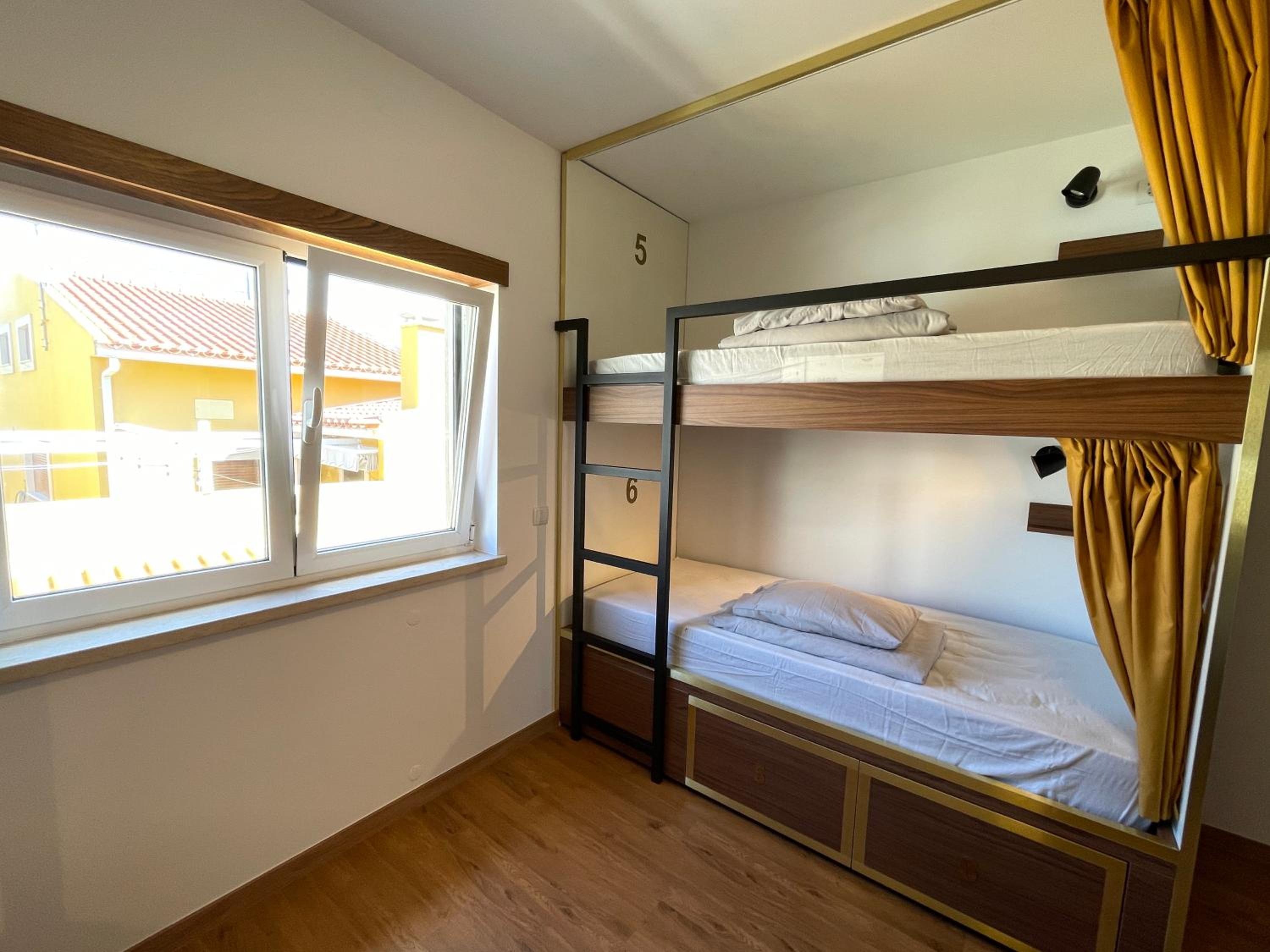 Bed in 6-Bed Female Dormitory Room photo 3
