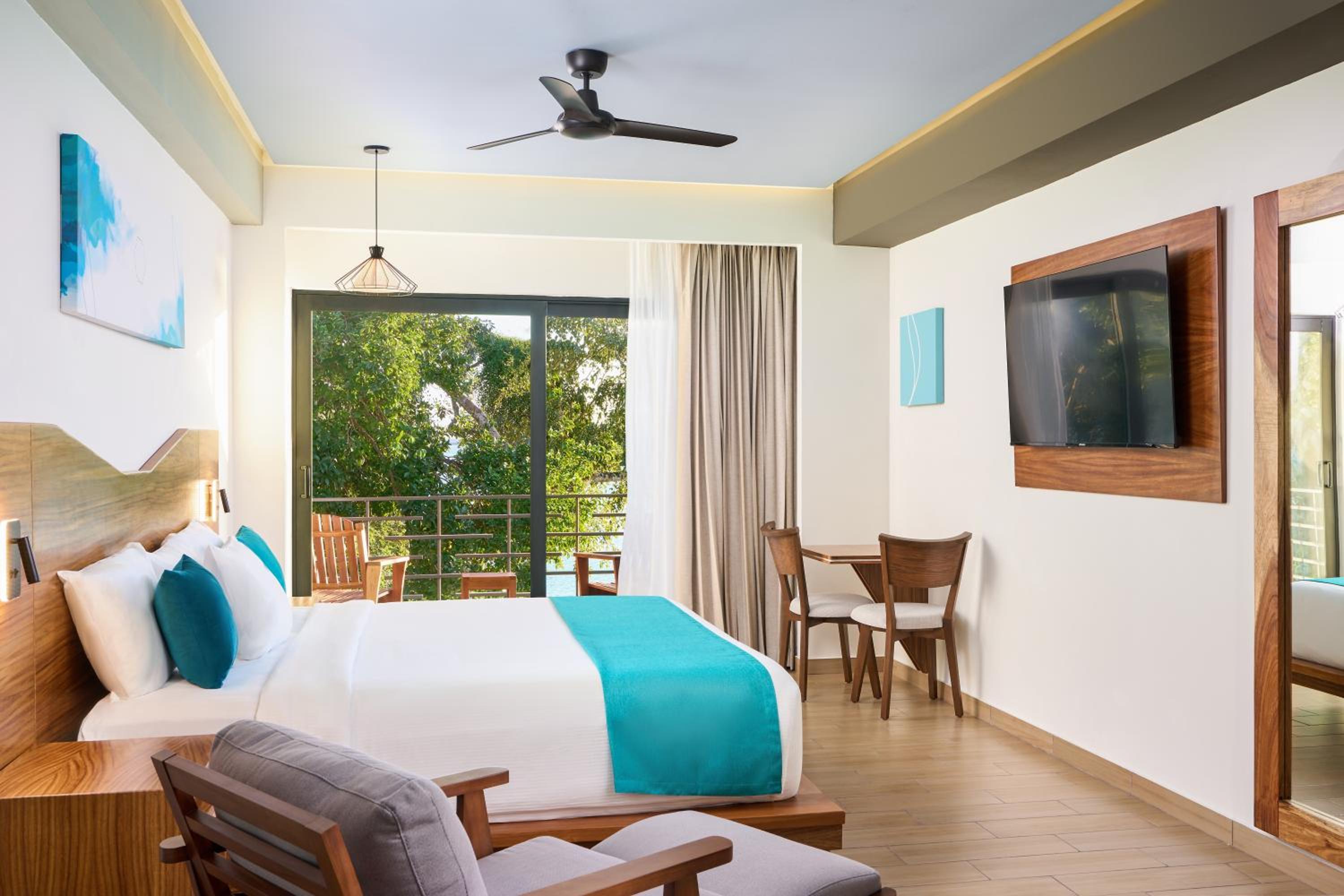 Deluxe King Room - Photo 4