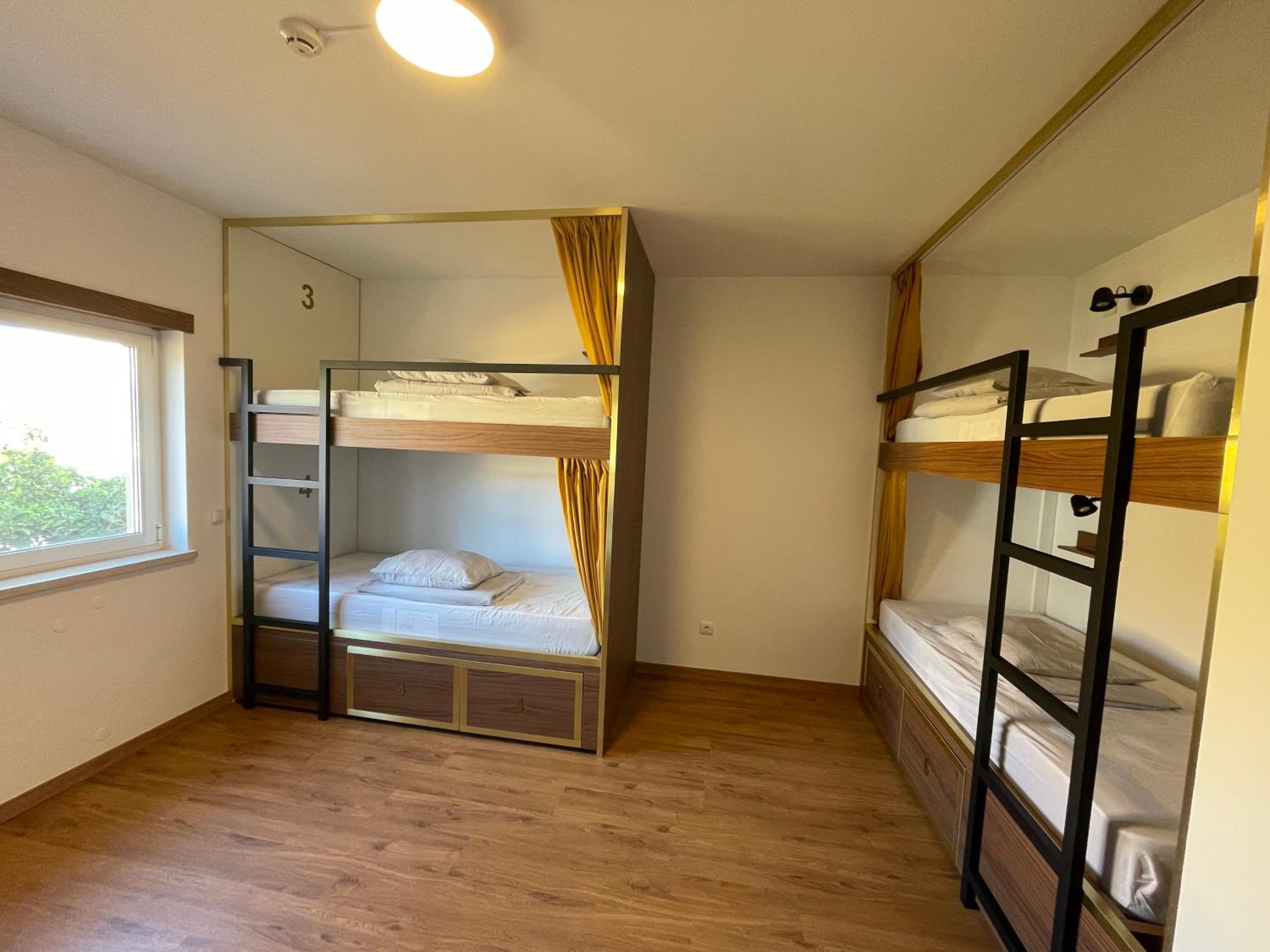 Bed in 6-Bed Mixed Dormitory Room photo 1