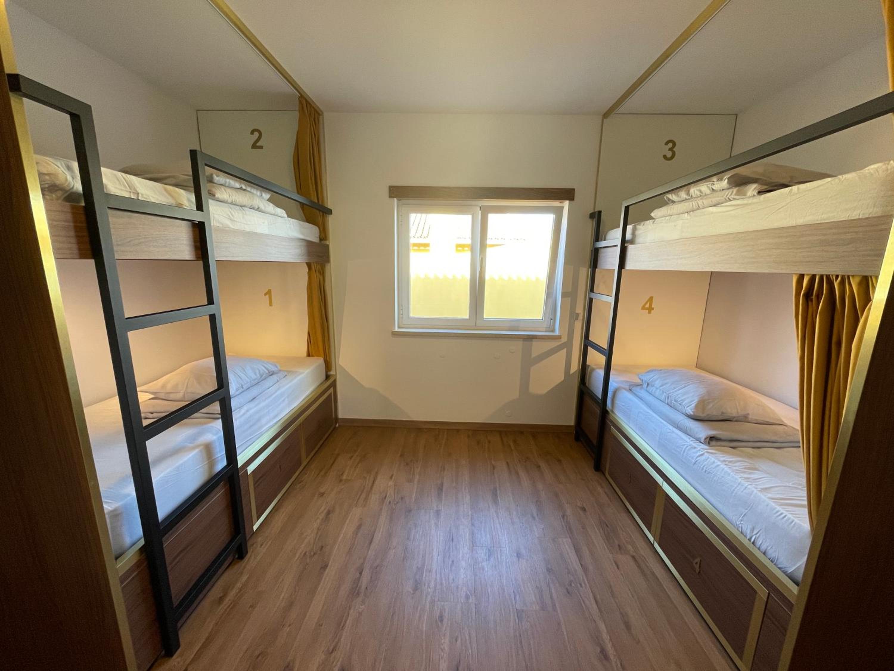 Bed in 6-Bed Mixed Dormitory Room photo 3