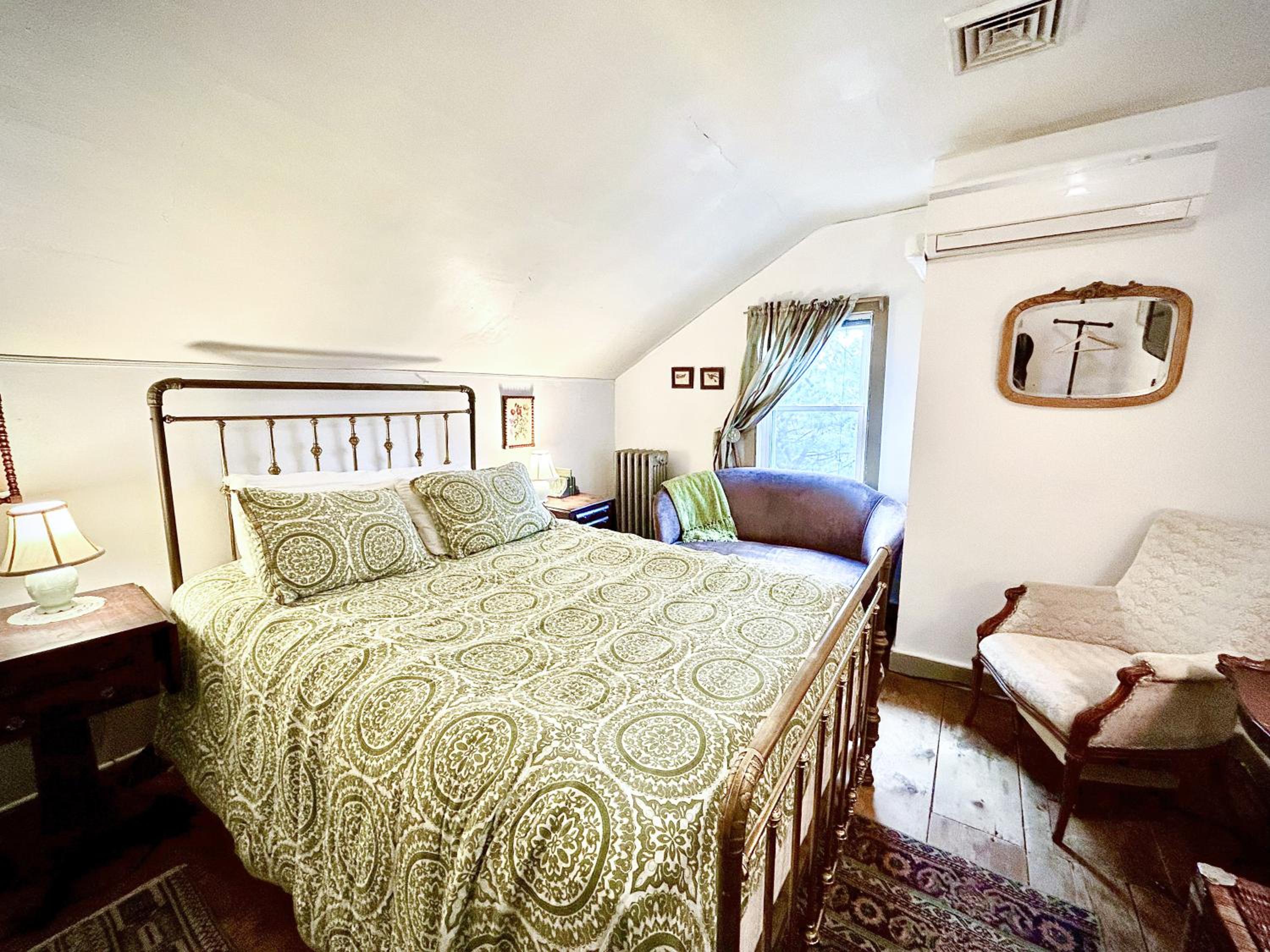 Standard Queen Room photo 1