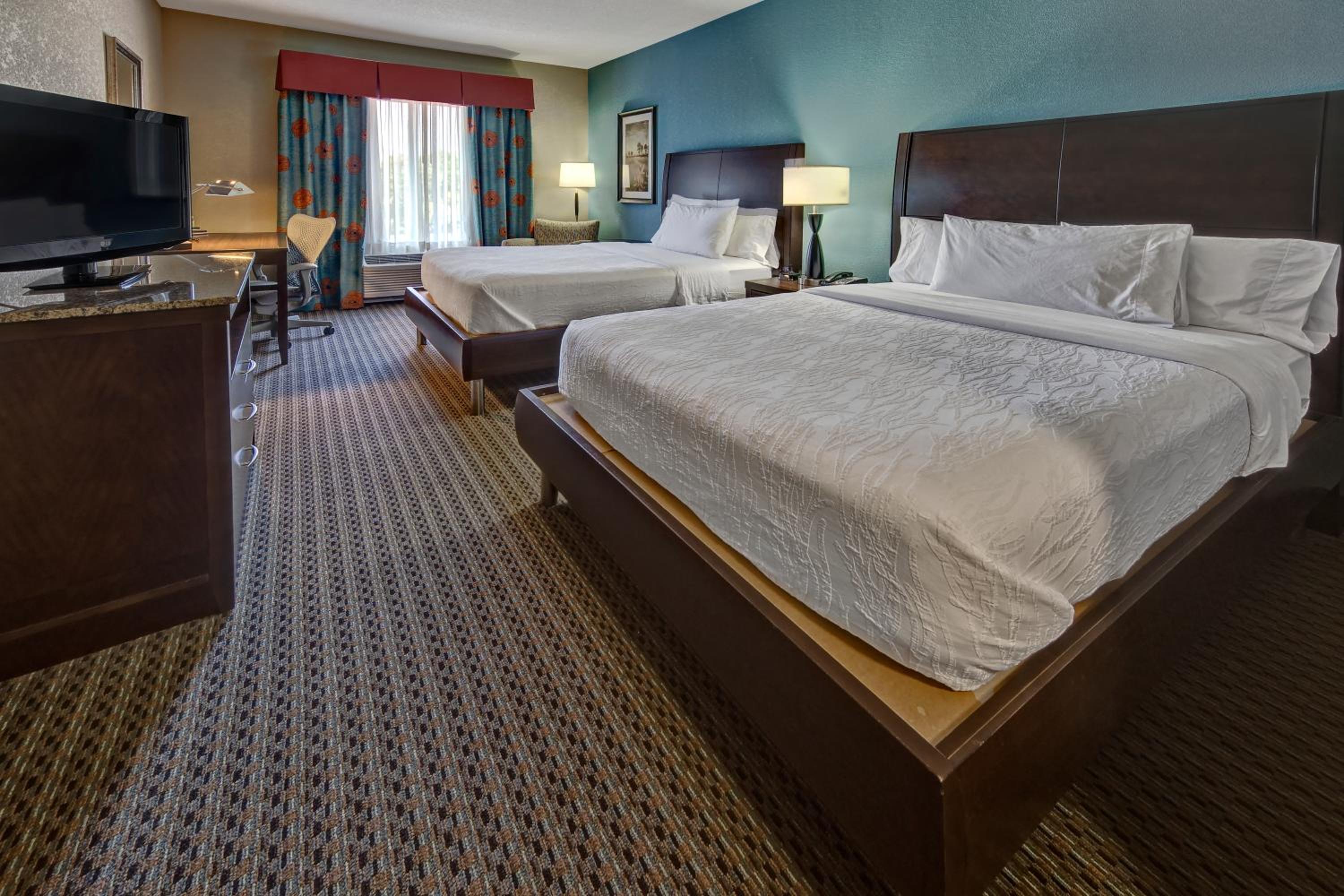 Queen Room with Two Queen Beds - Photo 3
