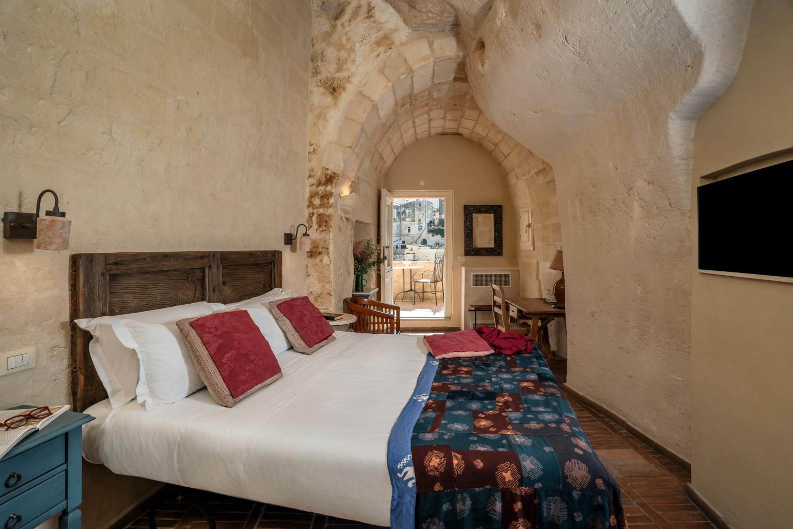 Standard Double or Twin Room with City View - Photo 5