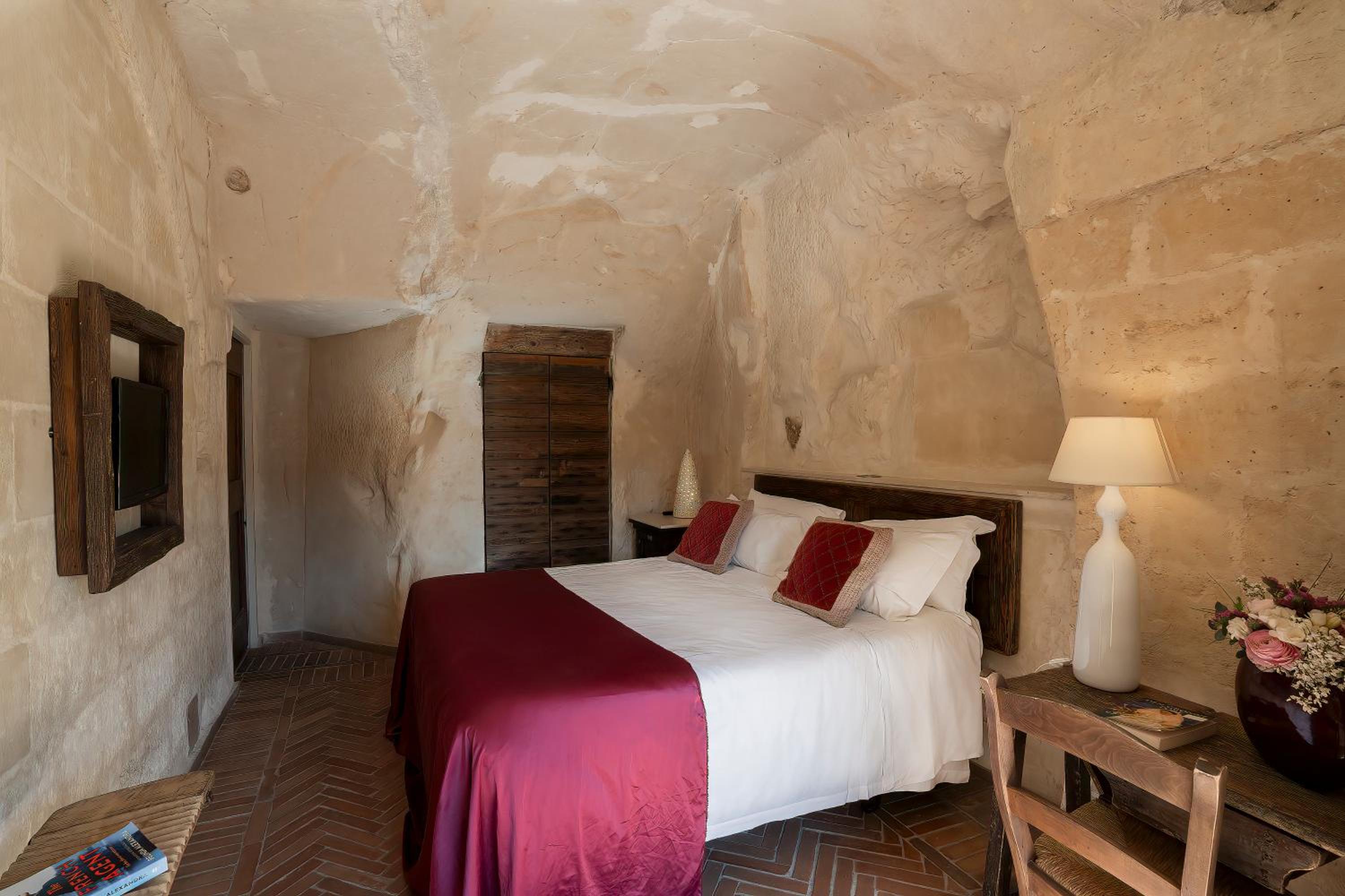 Standard Double or Twin Room with City View - Photo 2