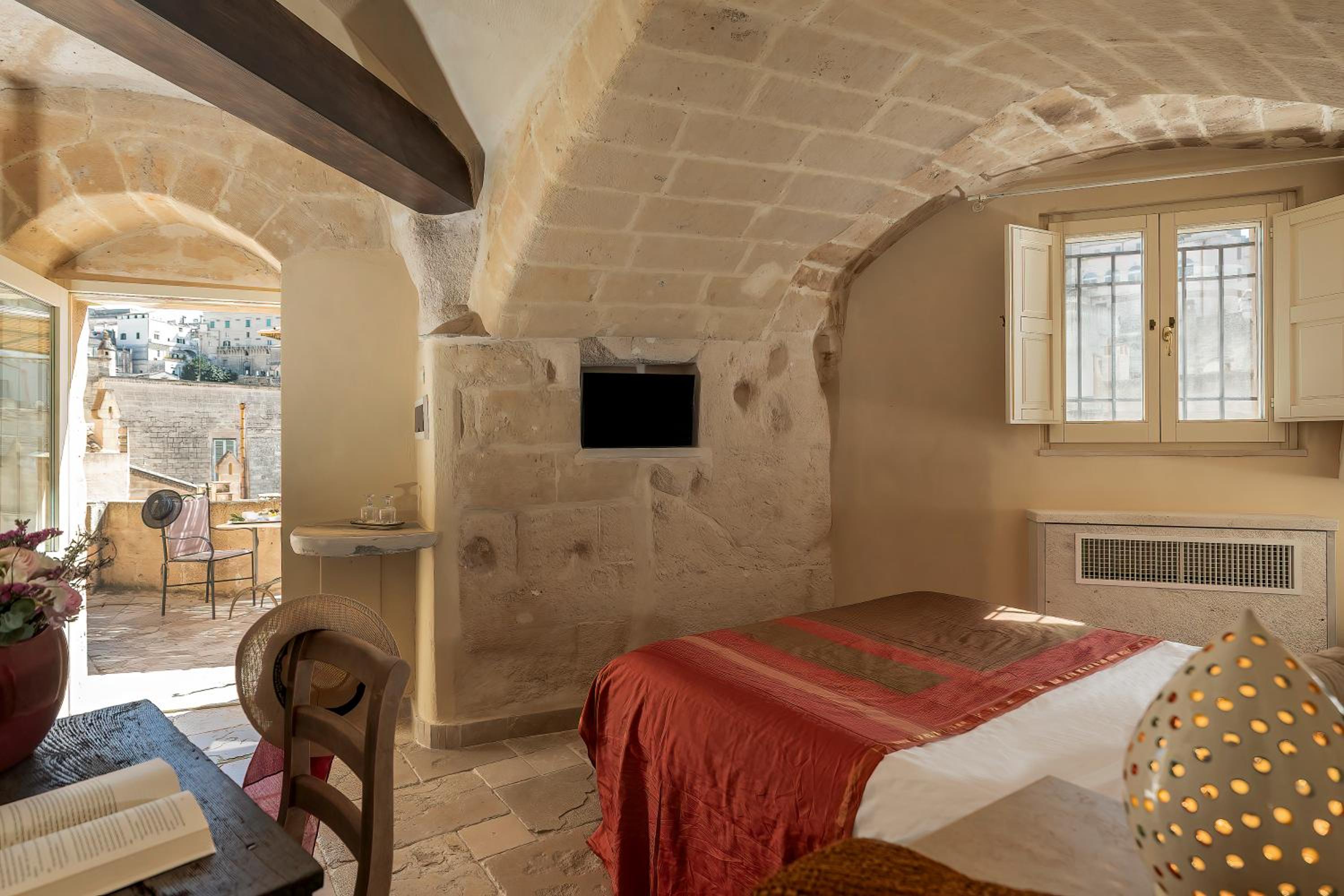 Standard Double or Twin Room with City View - Photo 6