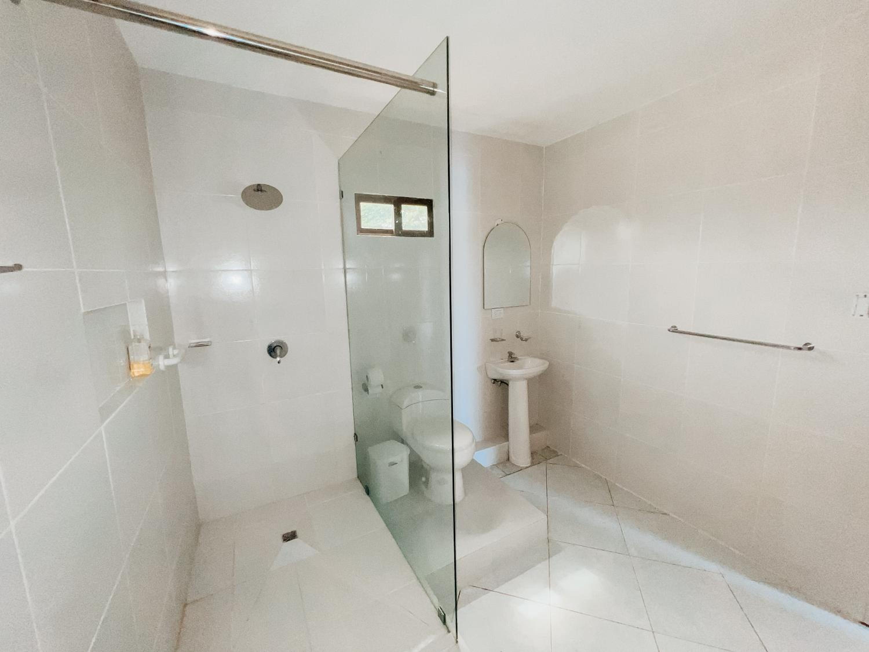 Deluxe King Suite photo 1