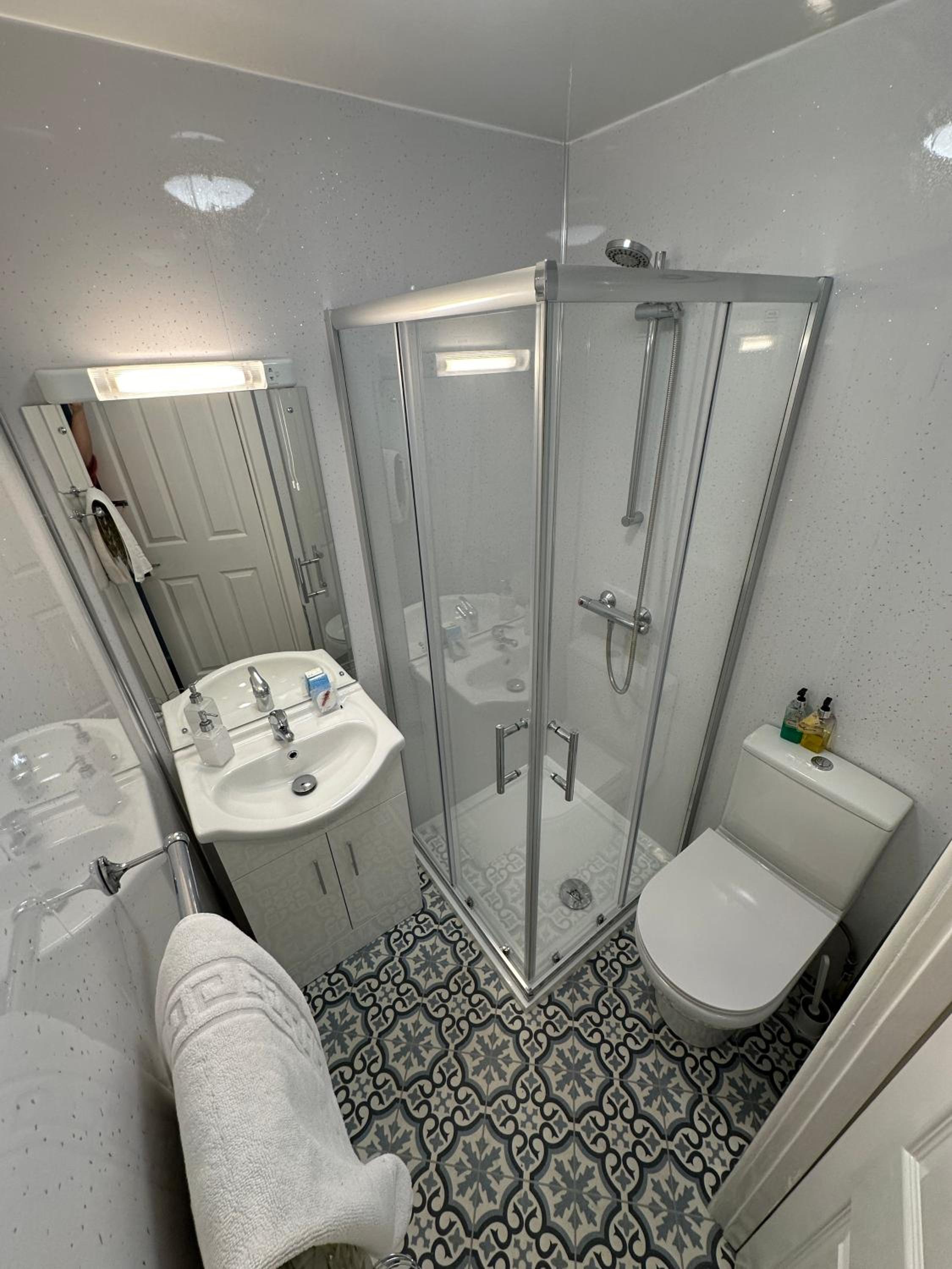 Budget Double Room photo 3