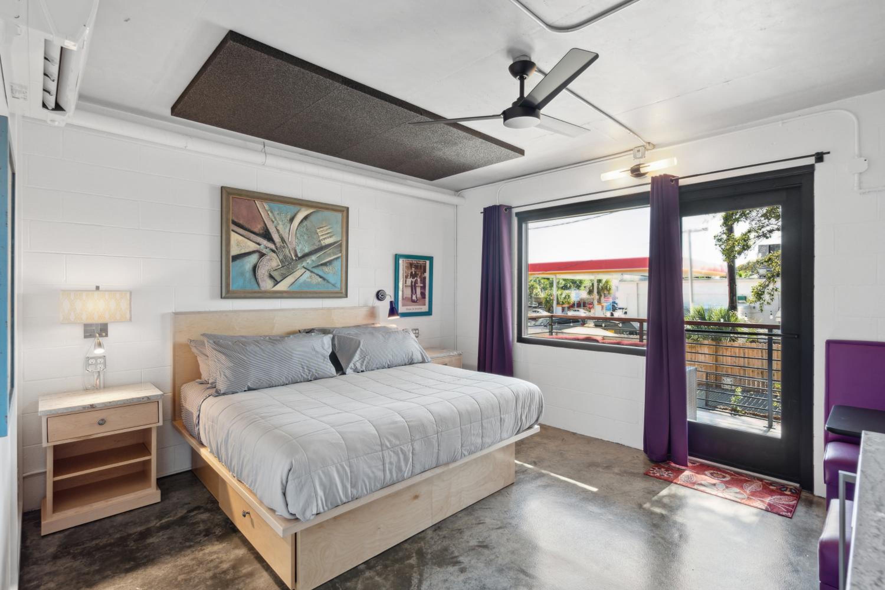 King Suite with Balcony photo 3