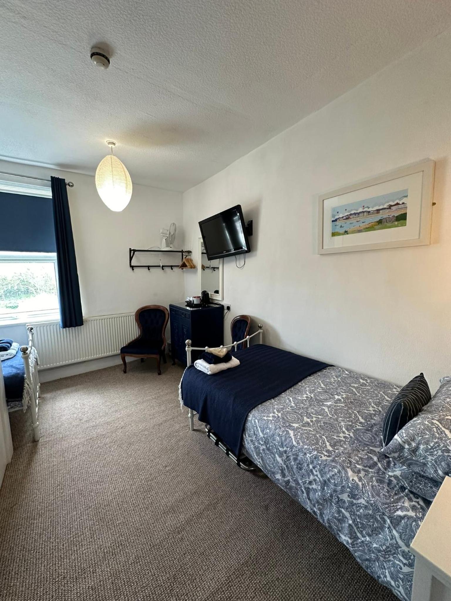 Budget Twin Room photo 2