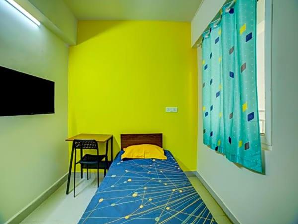 Single Bed In Dormitory Room photo 1