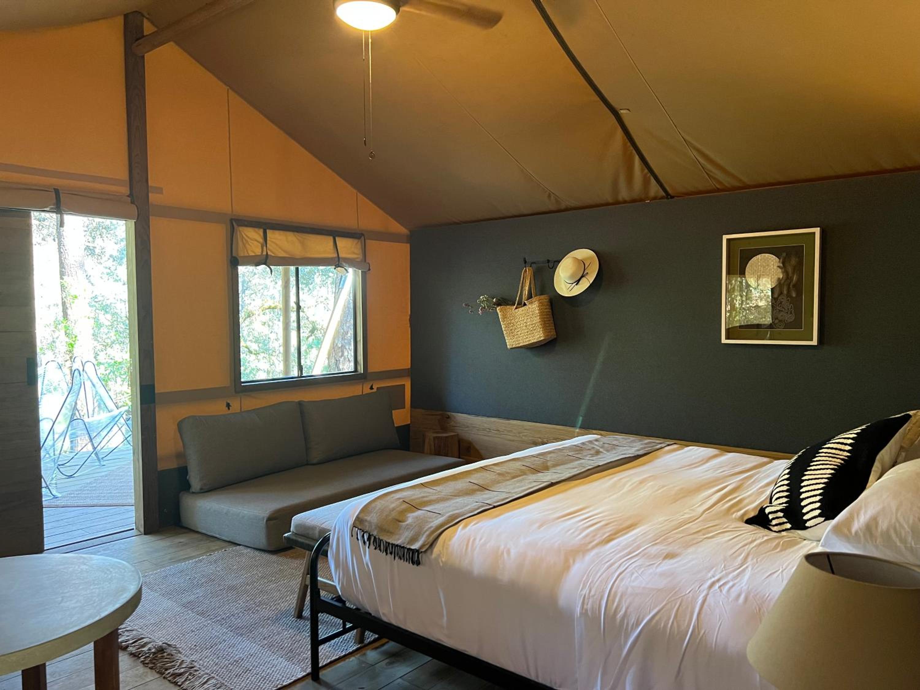 Standard Suite - Photo 13