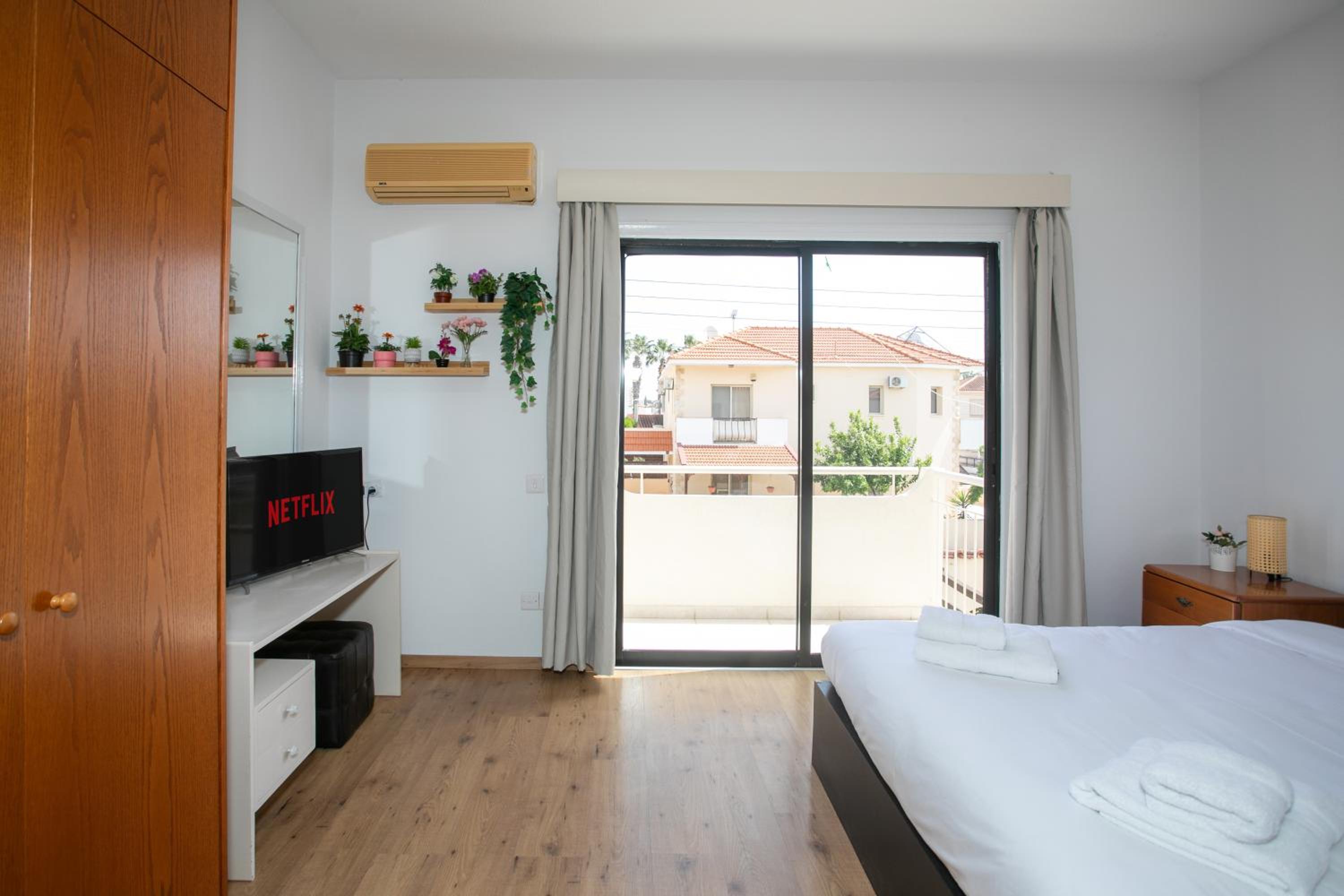 Two-Bedroom House photo 3