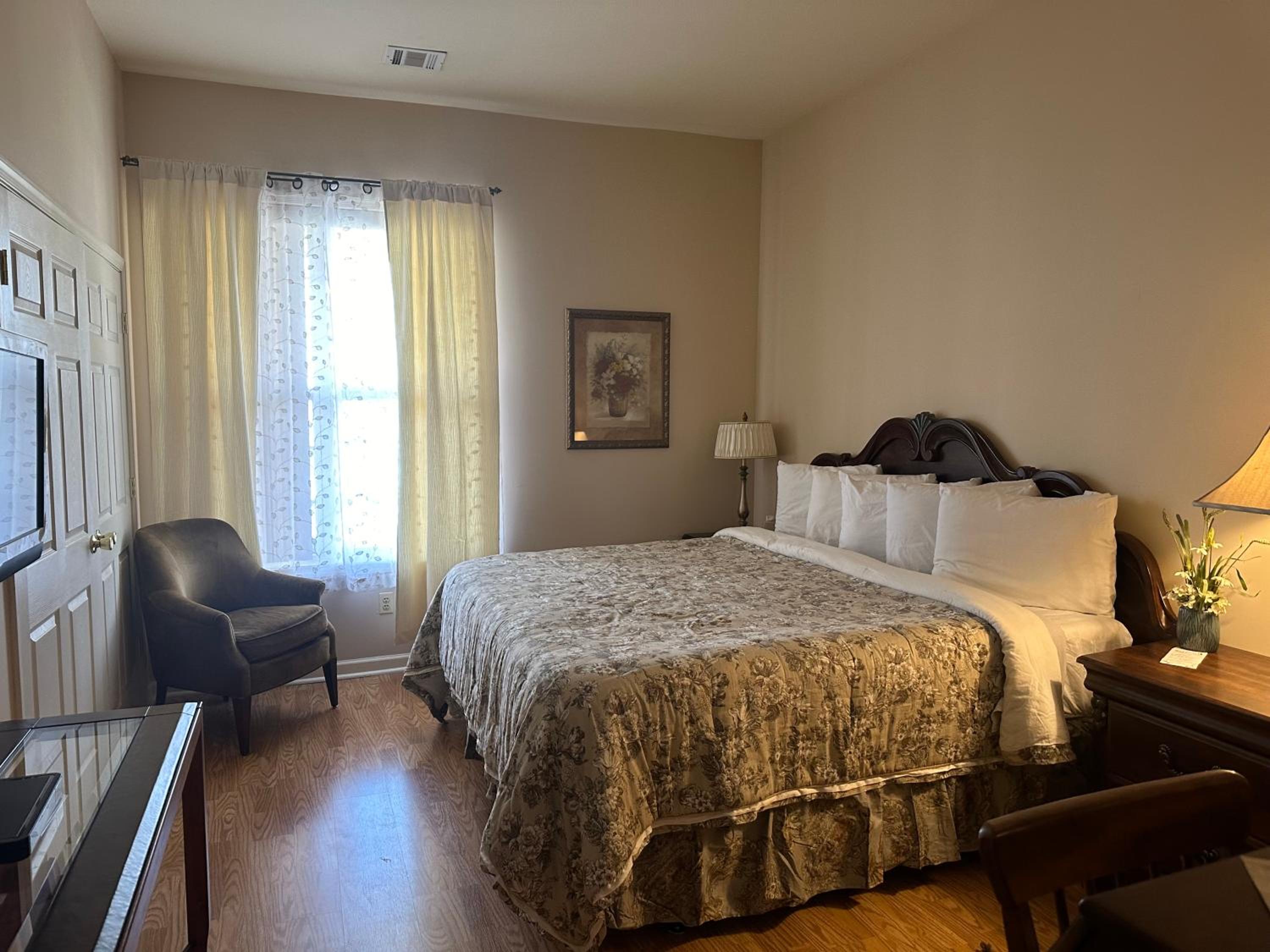 Deluxe King Room - Photo 6
