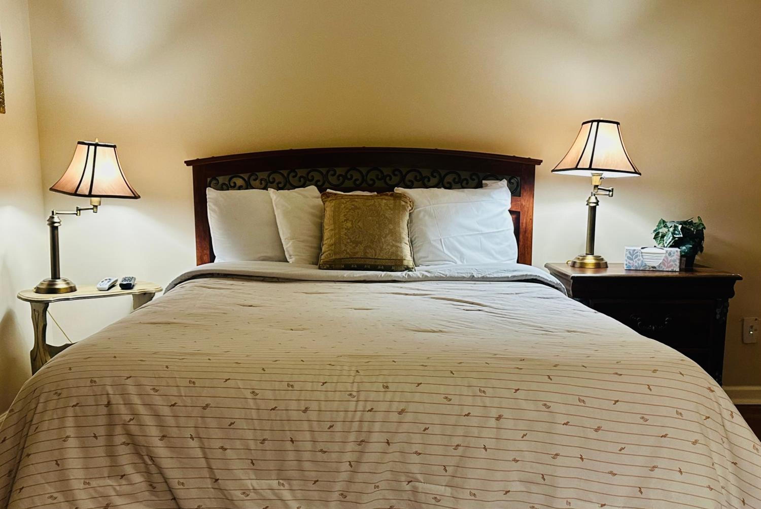 Deluxe Queen Room - Photo 1