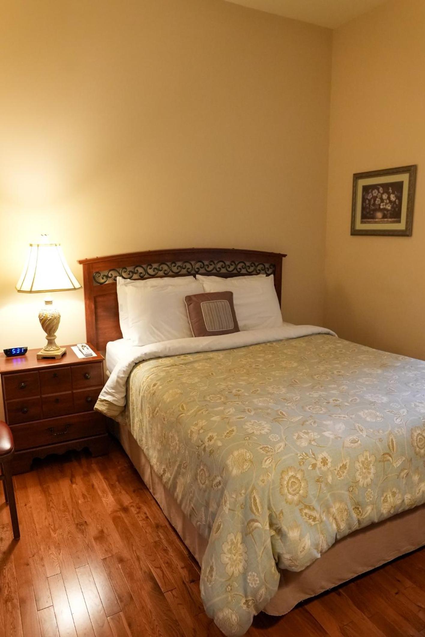 Deluxe Queen Room - Photo 3