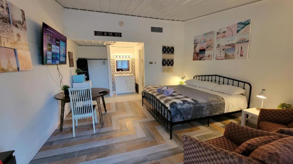 Deluxe Suite - Photo 12