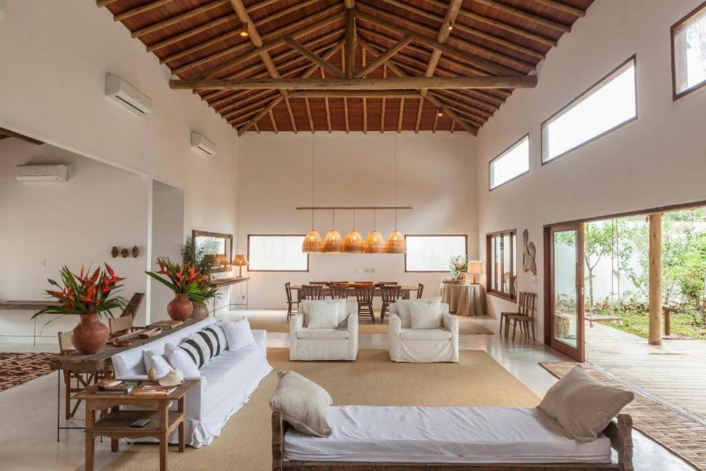 Five-Bedroom House photo 1