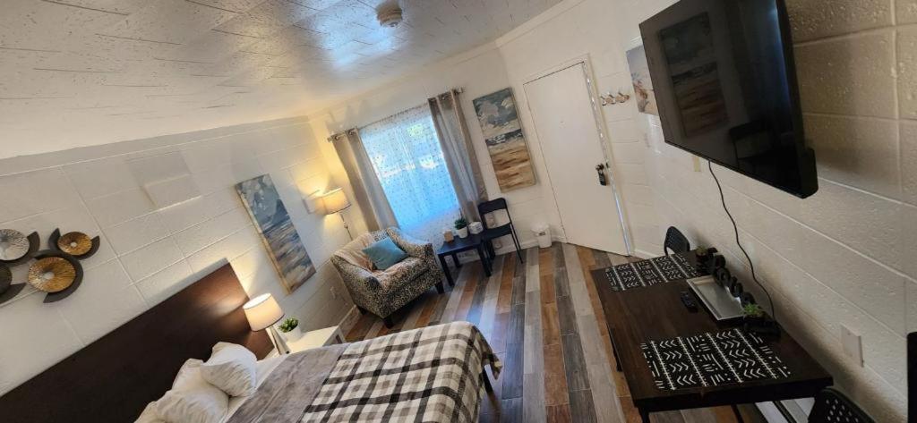 Queen Room - Photo 10