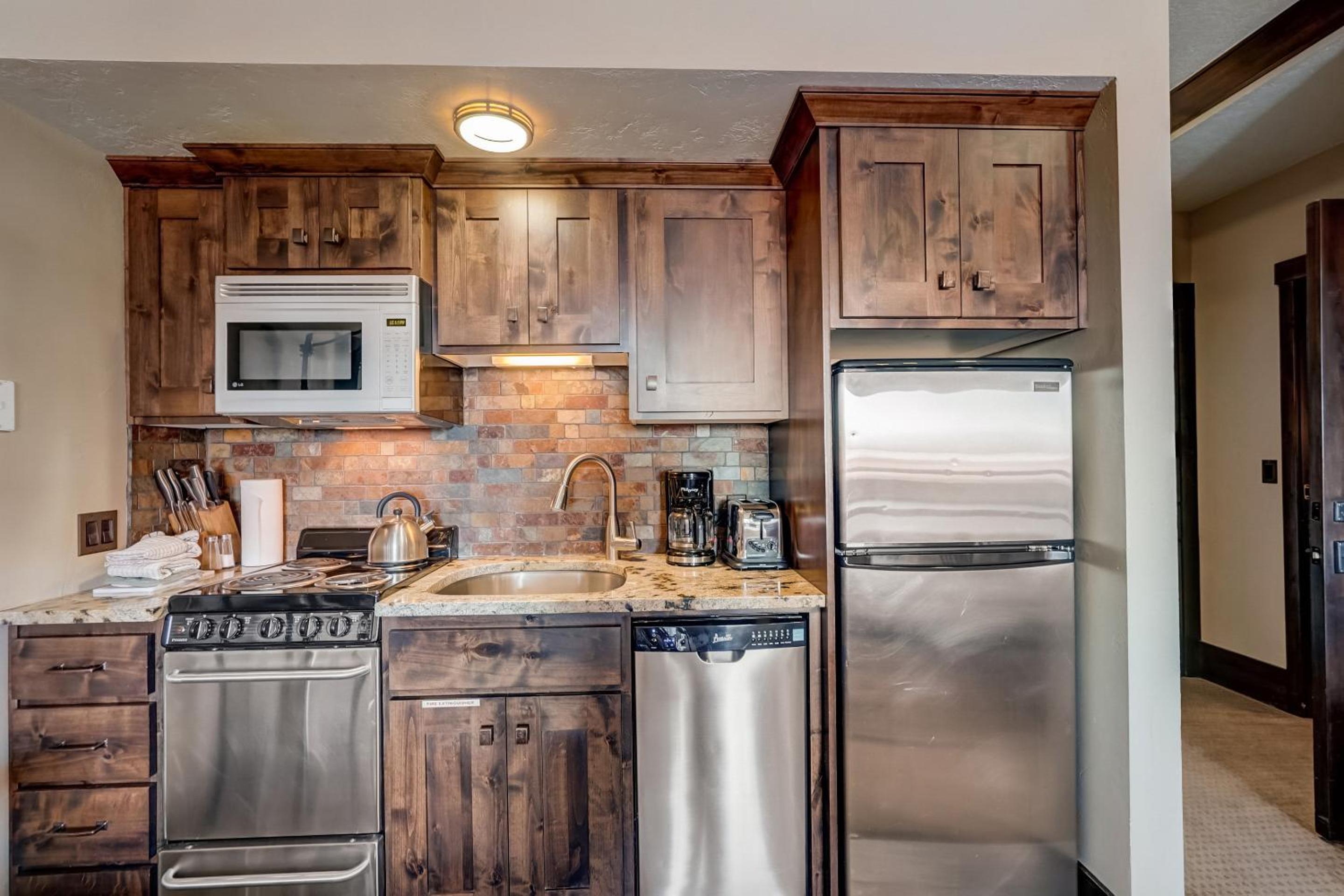 1 Bedroom with Kitchenette - Photo 29