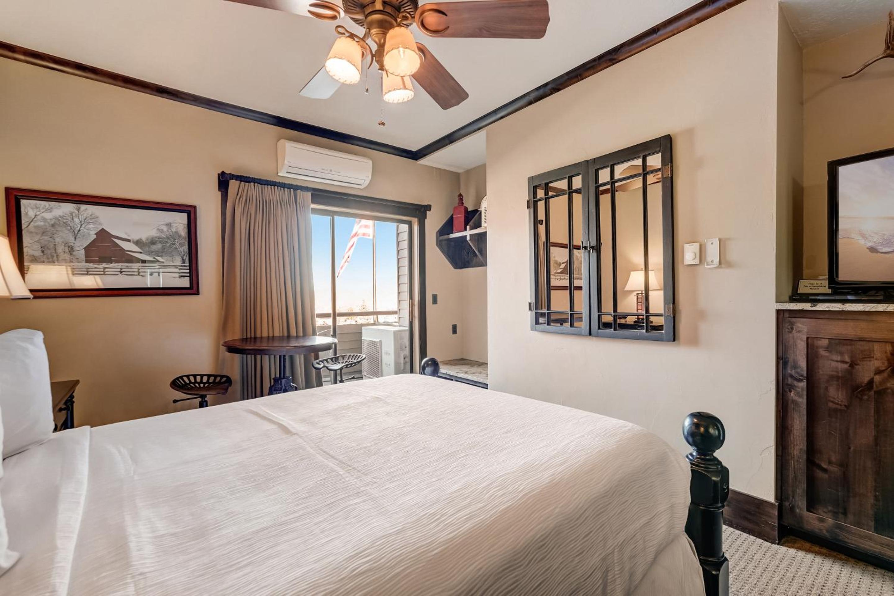 1 Bedroom with Kitchenette - Photo 28