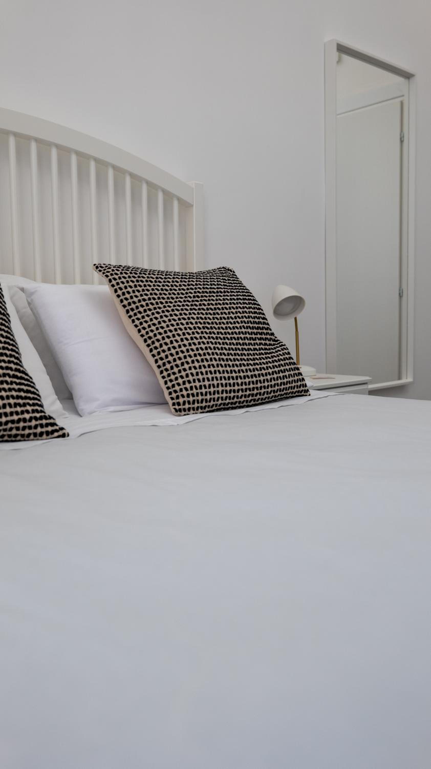 Double Room with Balcony - Photo 3