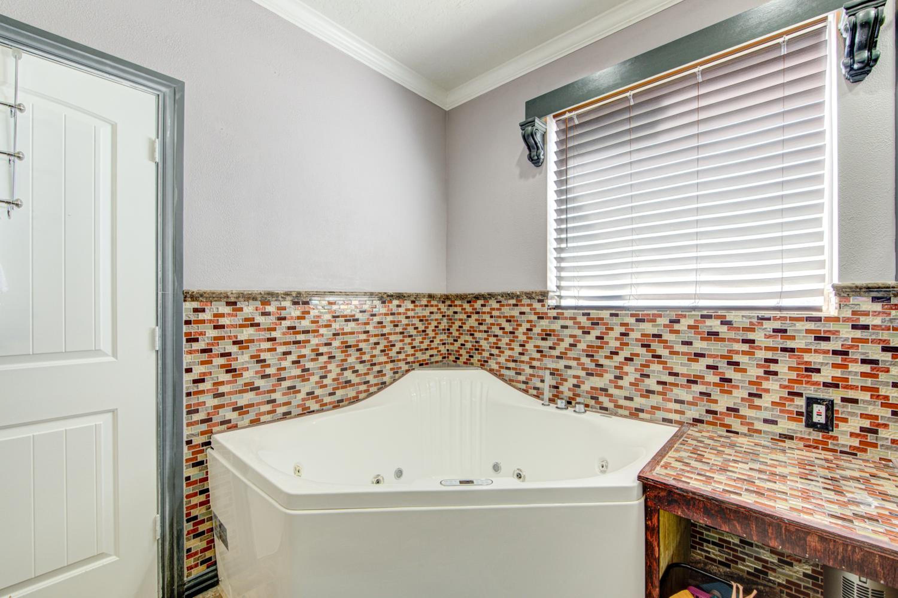 Seven-Bedroom House photo 3