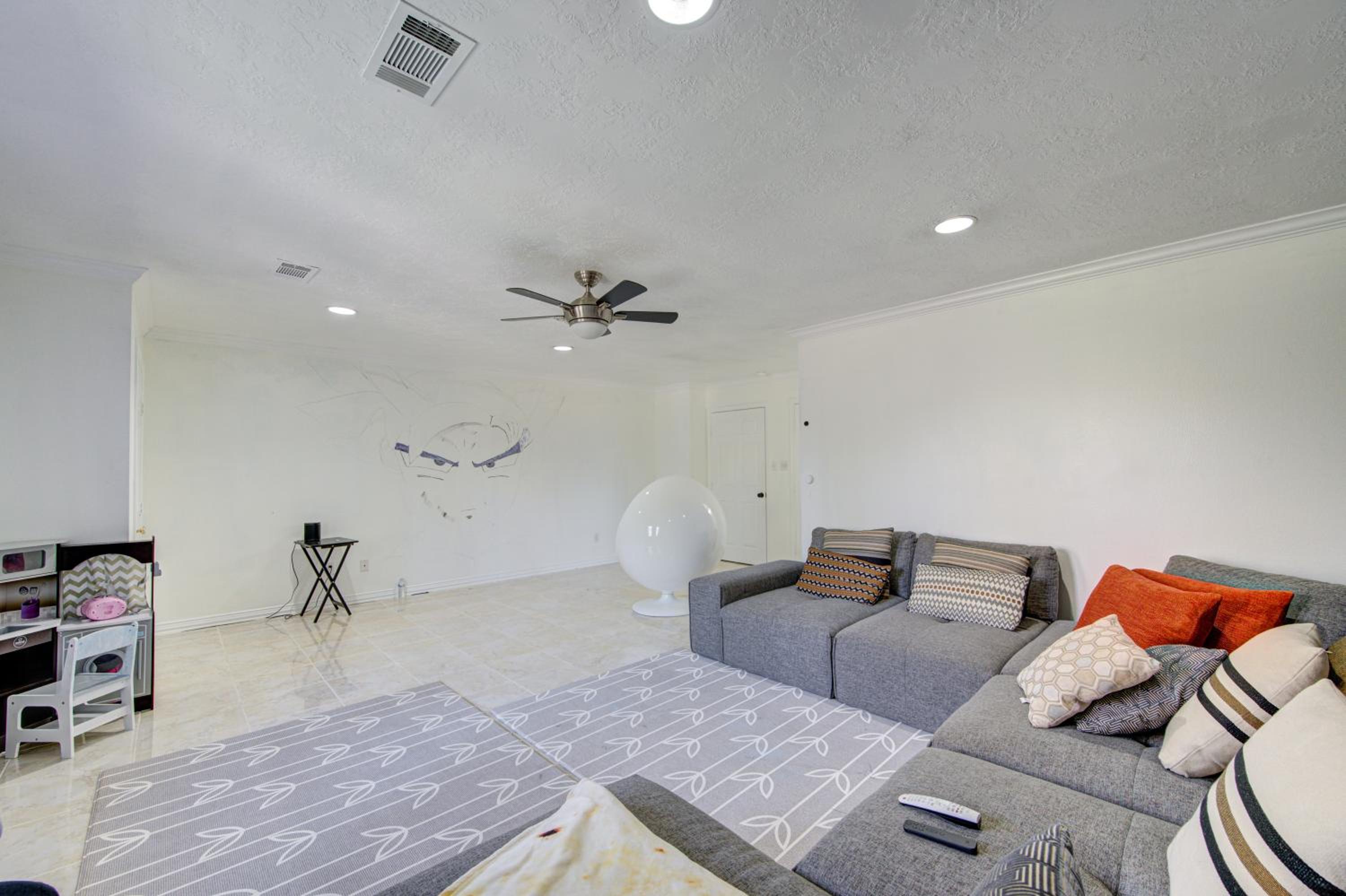 Seven-Bedroom House photo 2