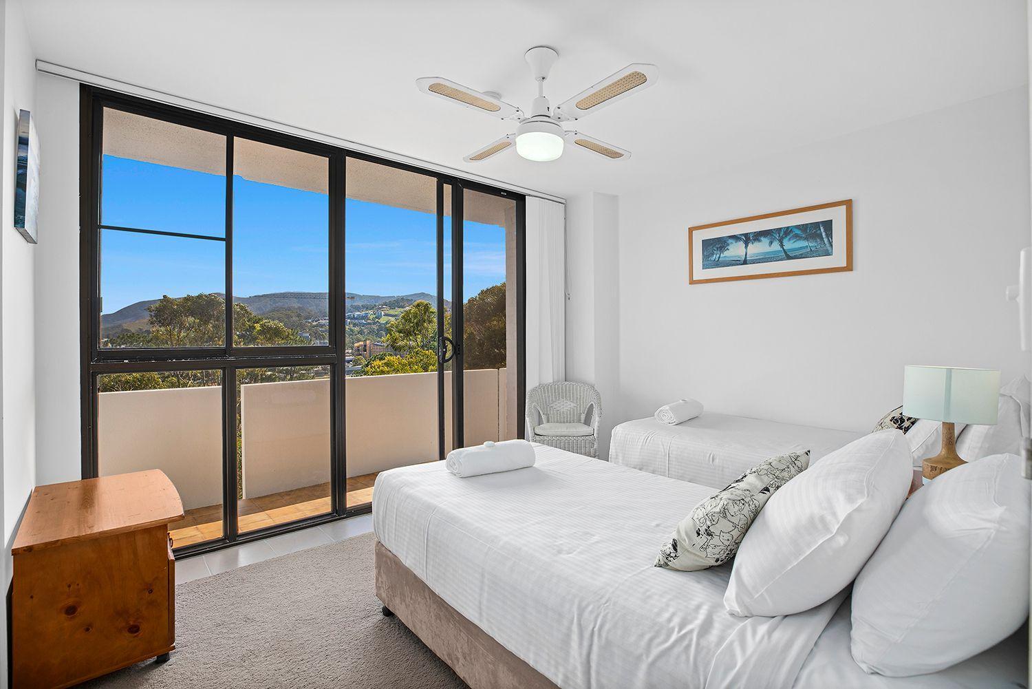 Three-Bedroom Apartment with Sea View photo 2