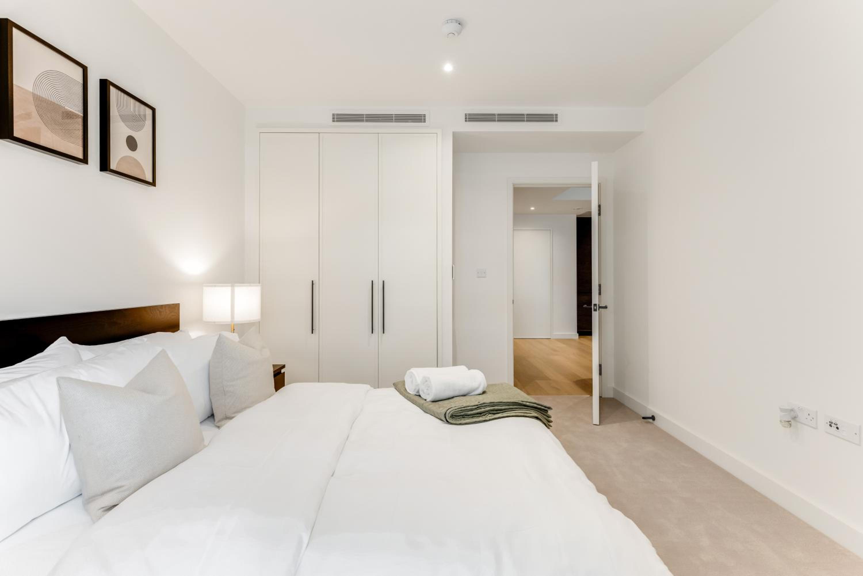 One-Bedroom Apartment photo 2
